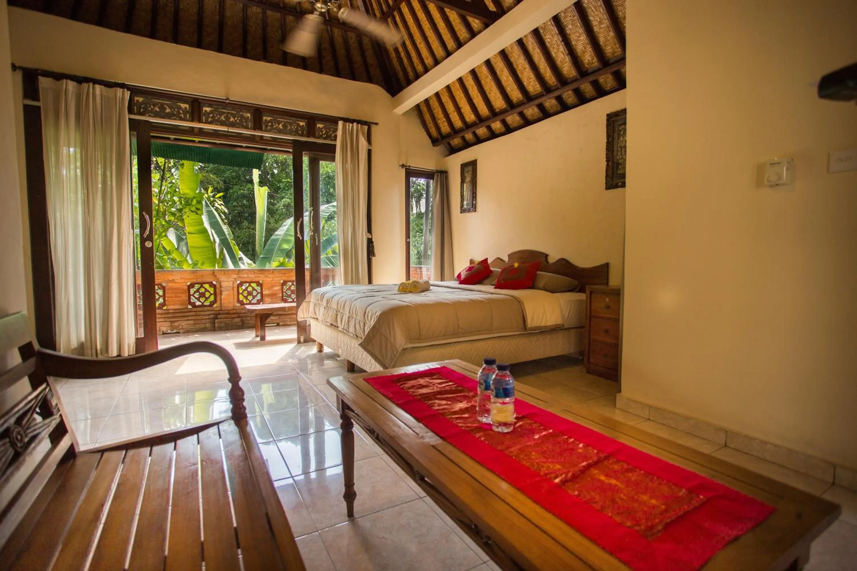Living room, Bed in Bali Asli Lodge by EPS