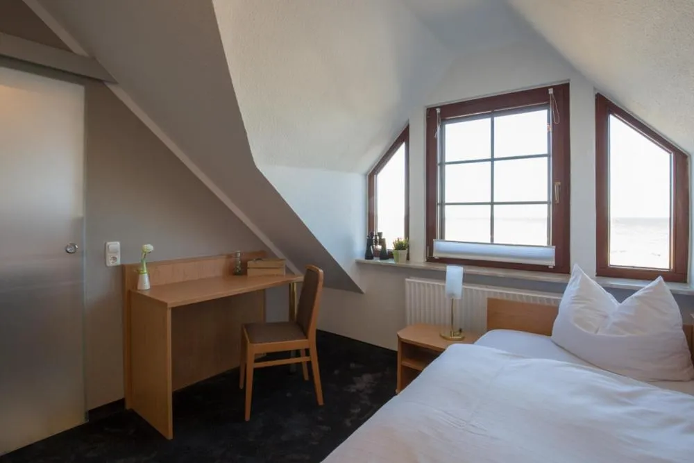 Photo of the whole room, Bed in Hotel Strandräuber
