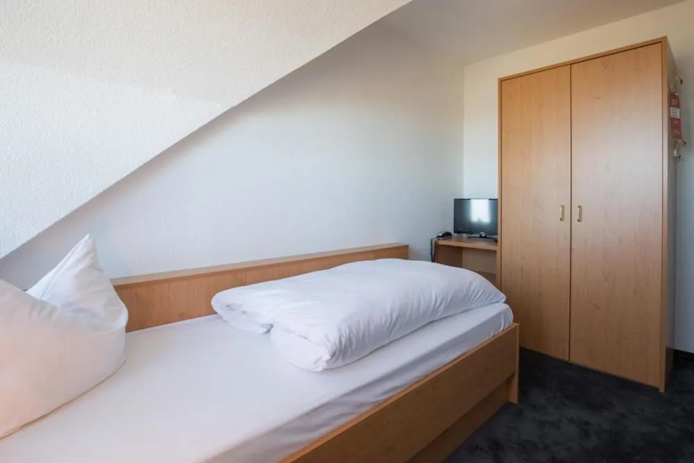 Photo of the whole room, Bed in Hotel Strandräuber