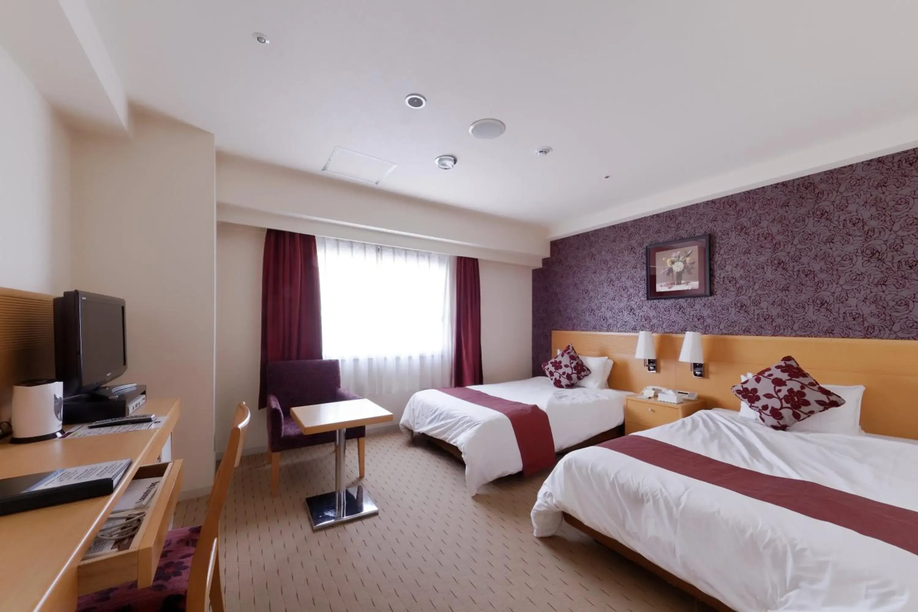 Photo of the whole room, Bed in Welco Narita Photo of the whole room, Bed in Welco Narita