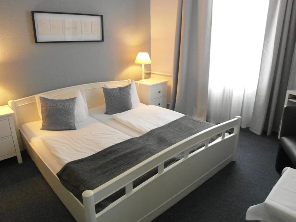 Bed in Hotel Frankfurter Hof