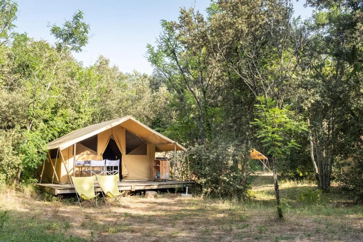 Photo of the whole room in Huttopia Oleron Les Pins