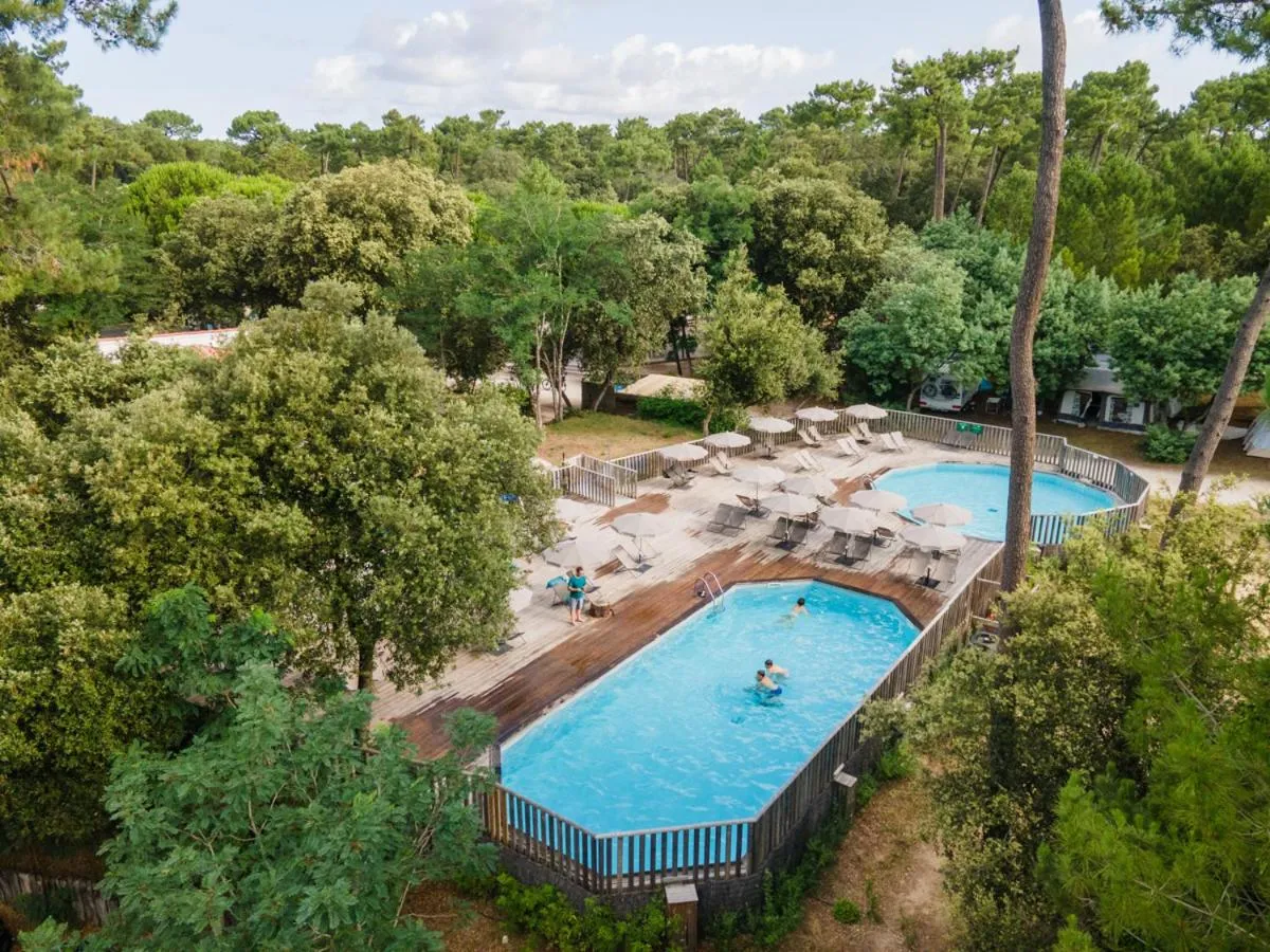 Swimming pool in Huttopia Oleron Les Pins