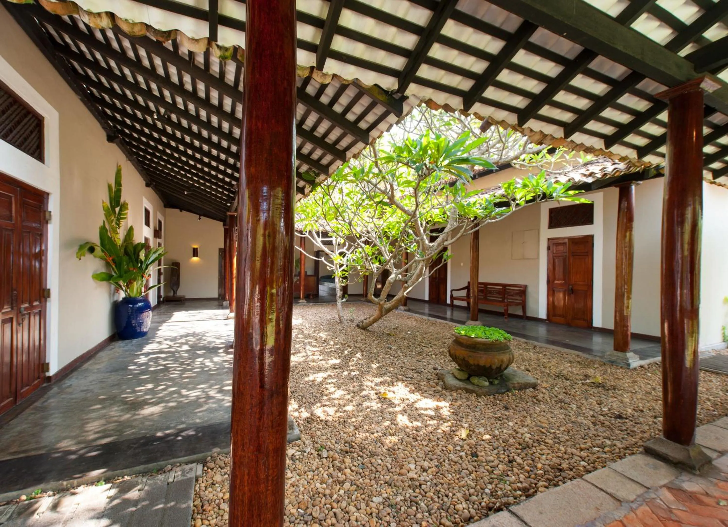 Inner courtyard view in Apa Villa Thalpe