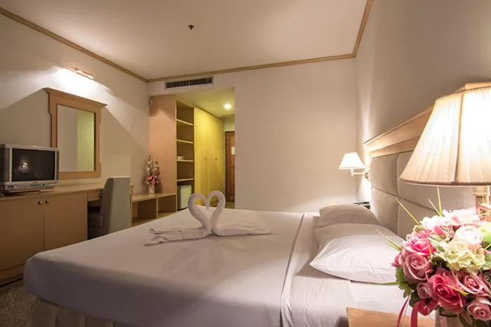 Deluxe Twin Room in Karin Hotel