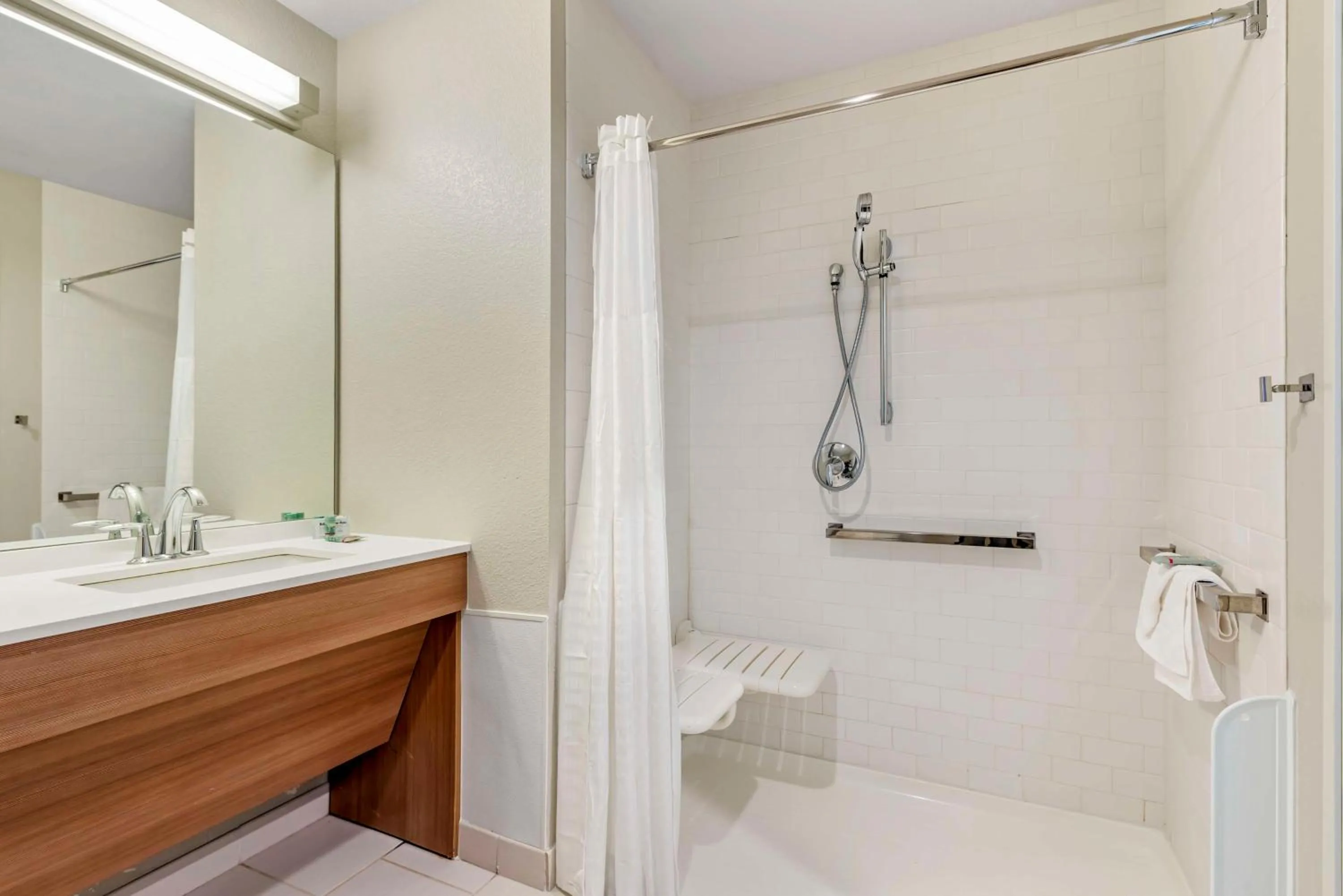 Bathroom in Best Western Limon