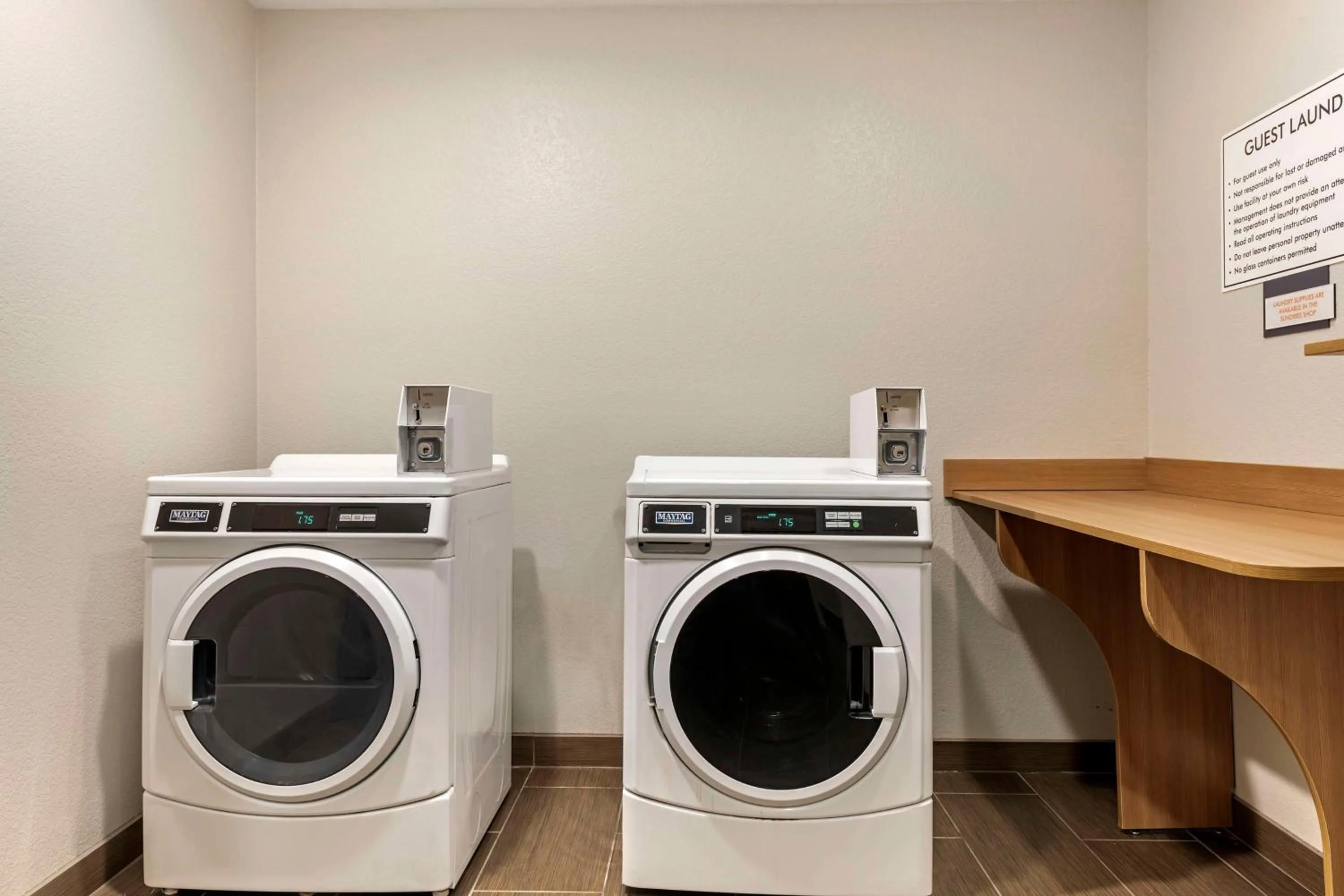 laundry in Best Western Limon