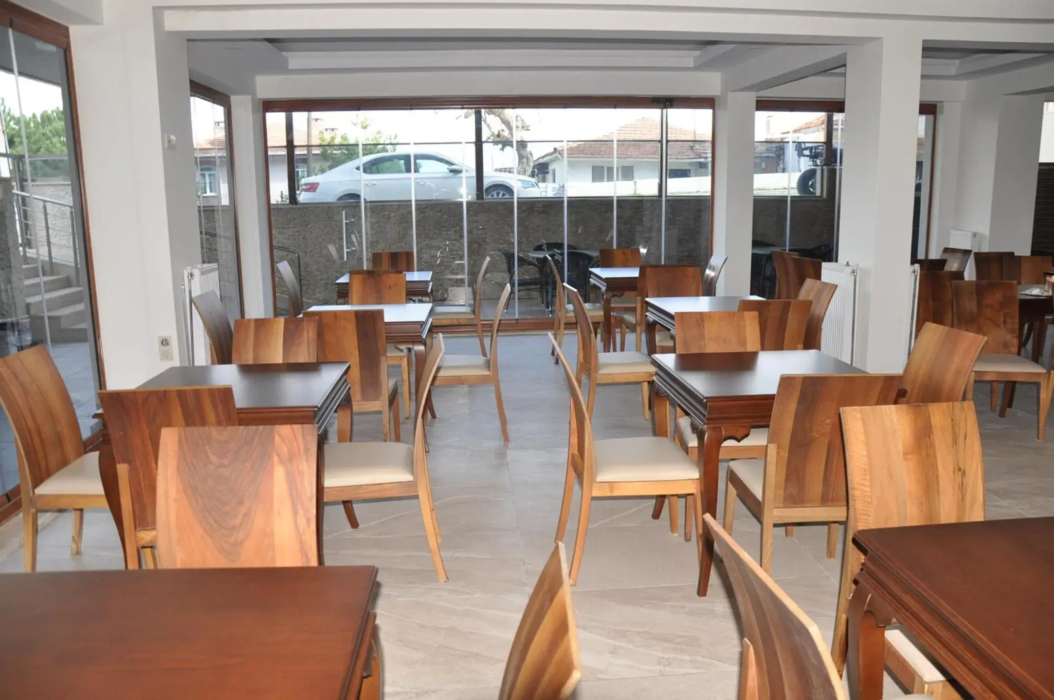 Restaurant/places to eat in Longoz Hotel Restaurant/places to eat in Longoz Hotel