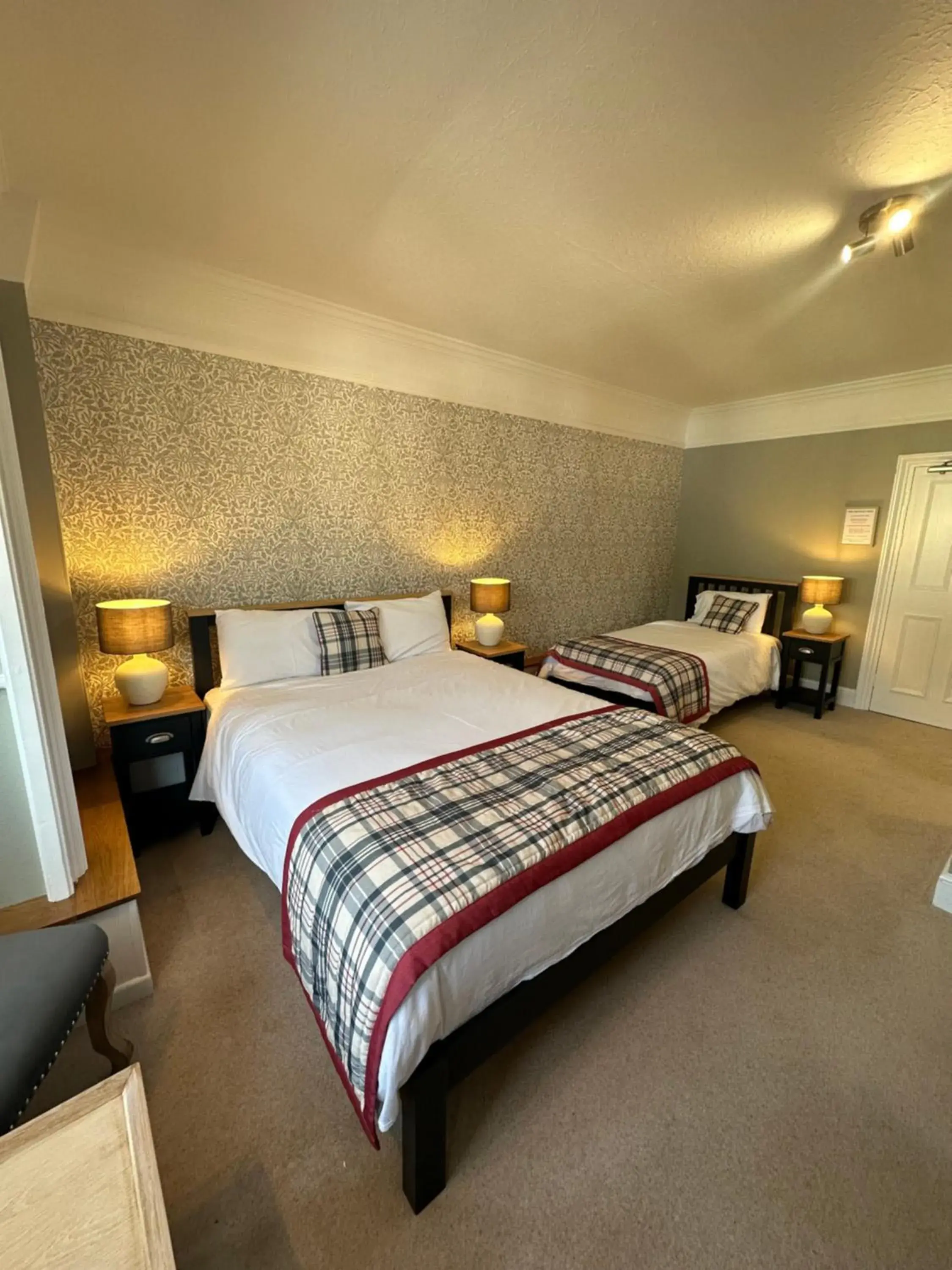 Family Room (3 Adults) in White Hart Hotel Family Room (3 Adults) in White Hart Hotel