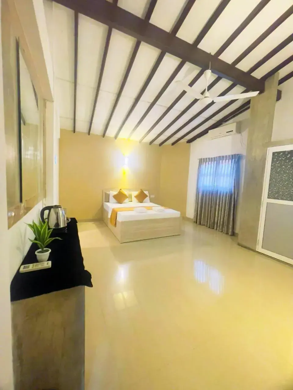 Deluxe Double Room in Chrish Residence Deluxe Double Room in Chrish Residence