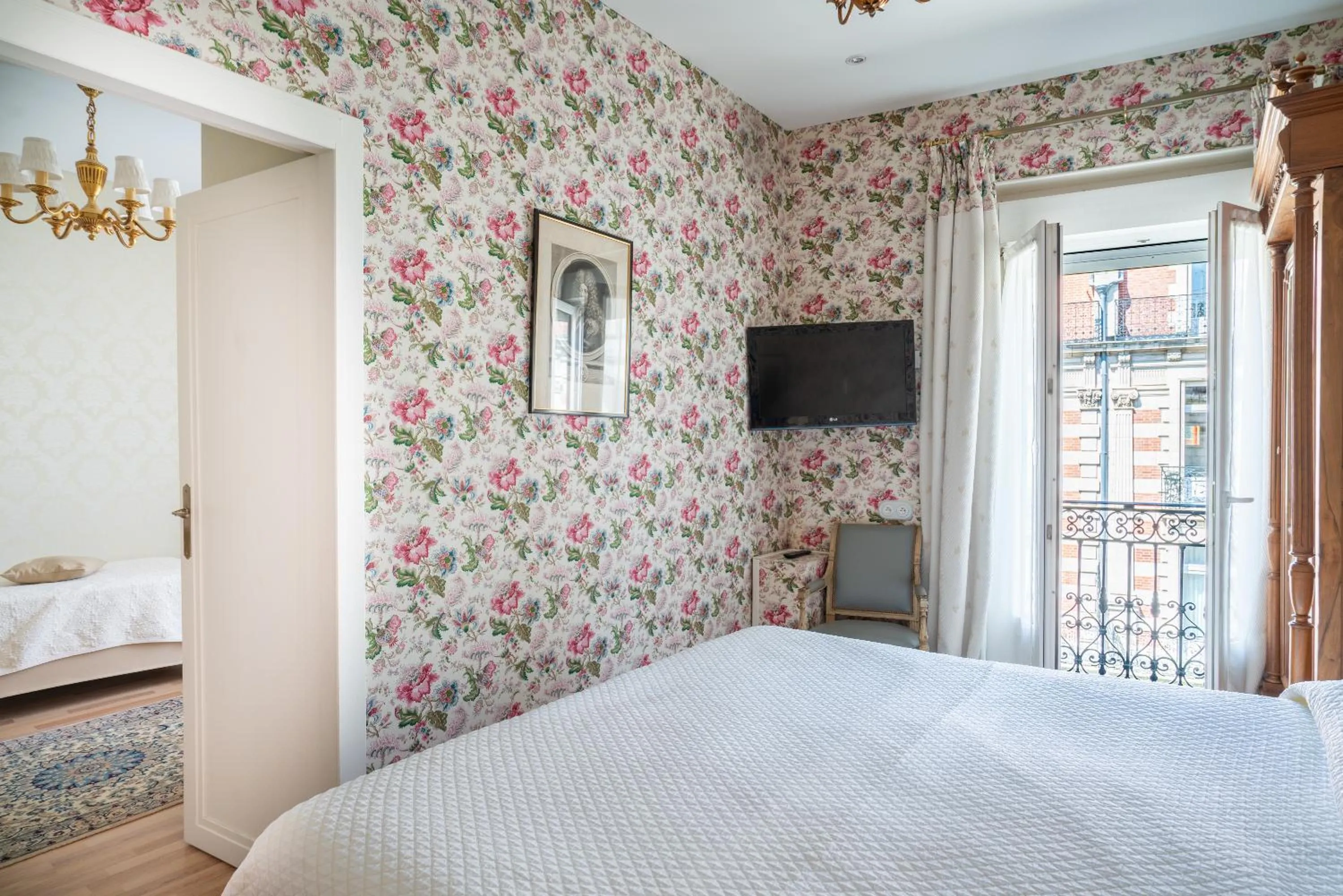 Bed in Hôtel de l'Abeille