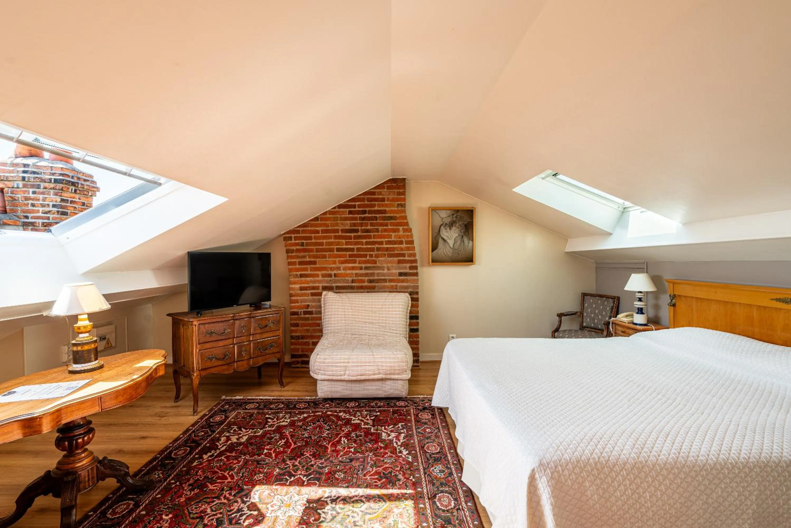 Bed in Hôtel de l'Abeille