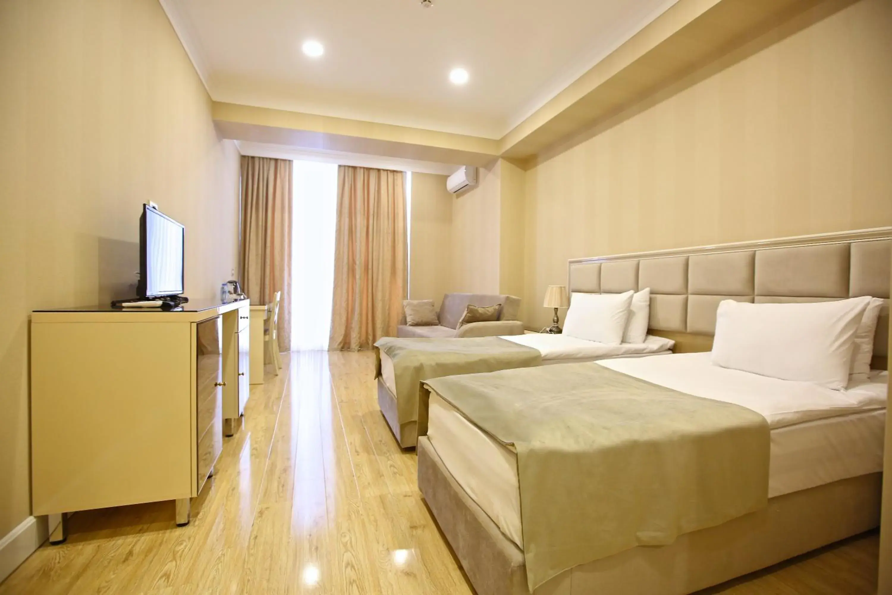 Large Twin Room in Rusel Hotel Large Twin Room in Rusel Hotel