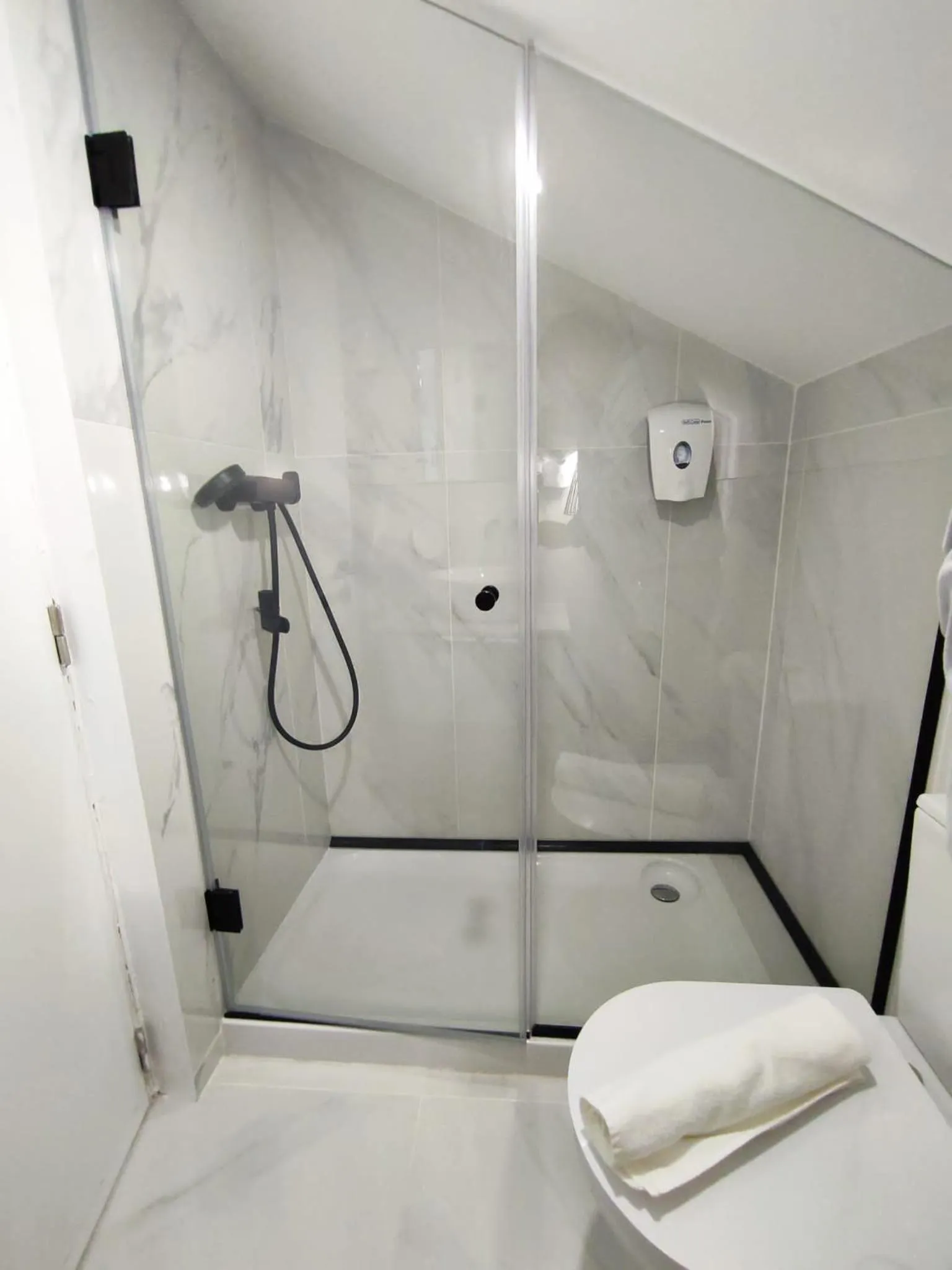 Shower in Lisbon Colours Bairro Alto Apartments