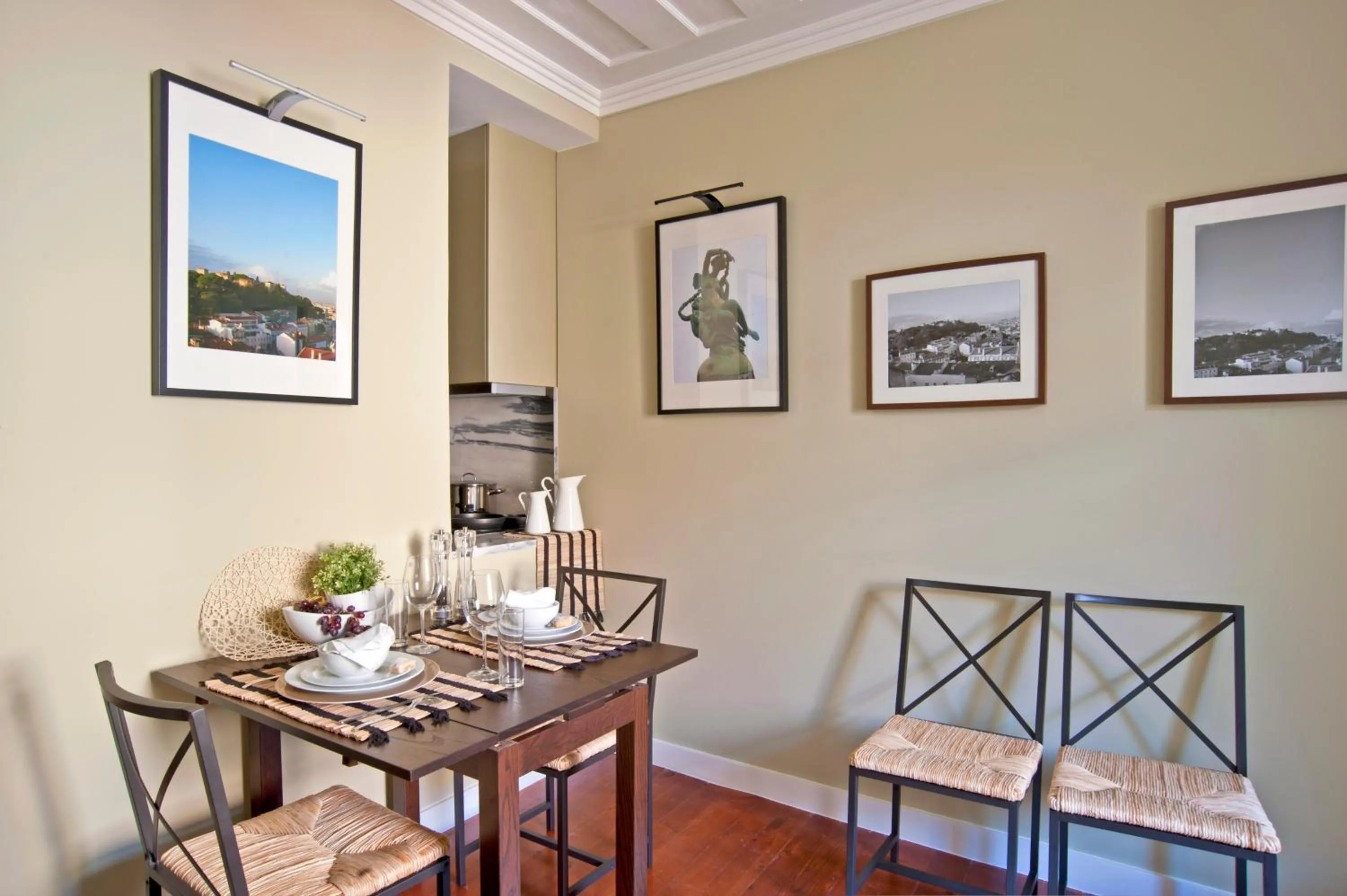 Dining area in Lisbon Colours Bairro Alto Apartments