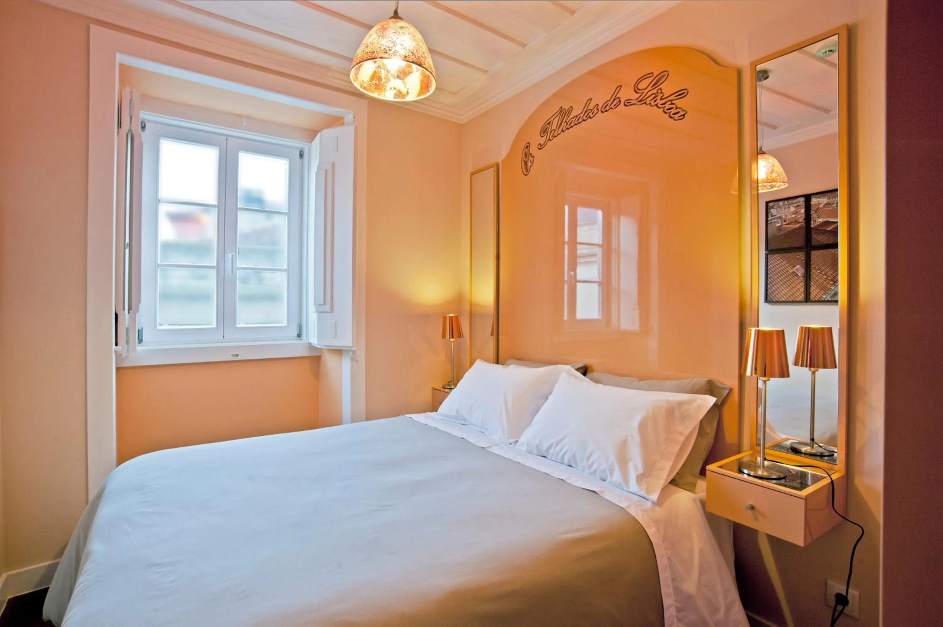 Bed in Lisbon Colours Bairro Alto Apartments