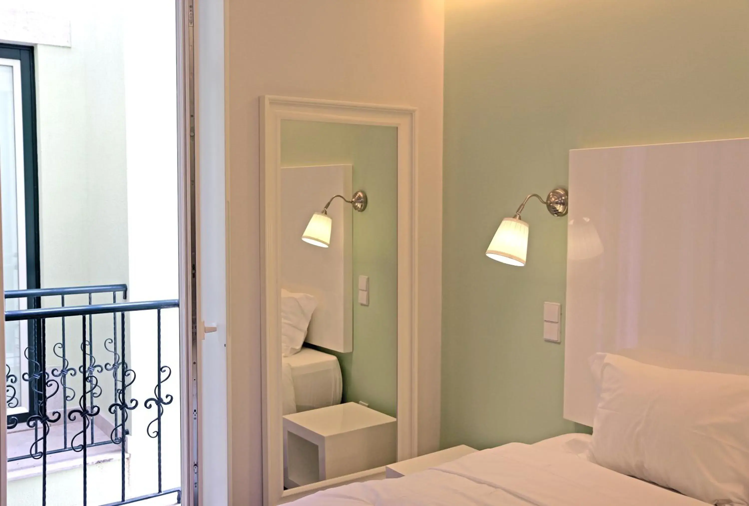 Two-Bedroom Apartment in Lisbon Colours Bairro Alto Apartments Two-Bedroom Apartment in Lisbon Colours Bairro Alto Apartments