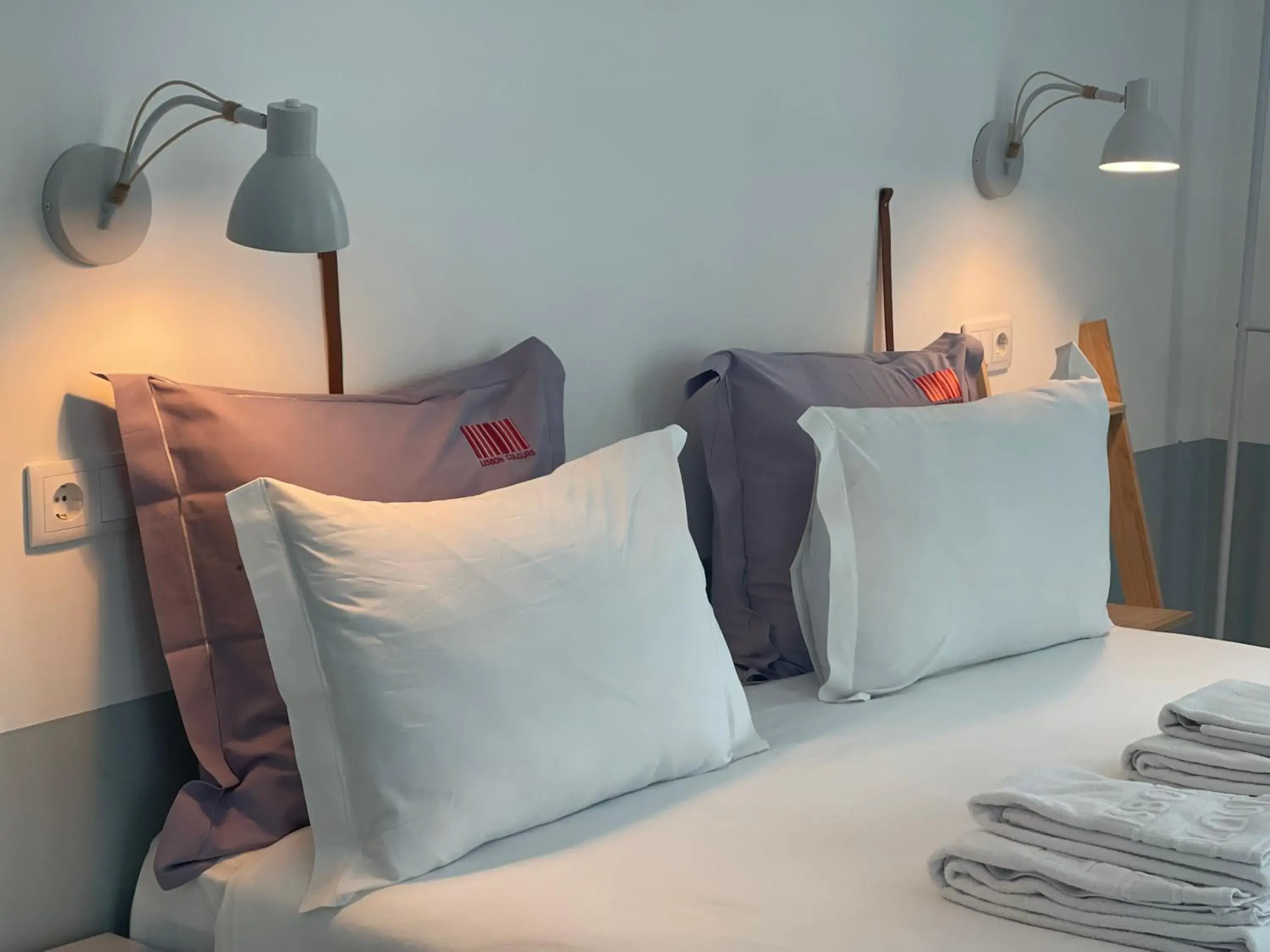 Two-Bedroom Deluxe Apartment in Lisbon Colours Bairro Alto Apartments Two-Bedroom Deluxe Apartment in Lisbon Colours Bairro Alto Apartments