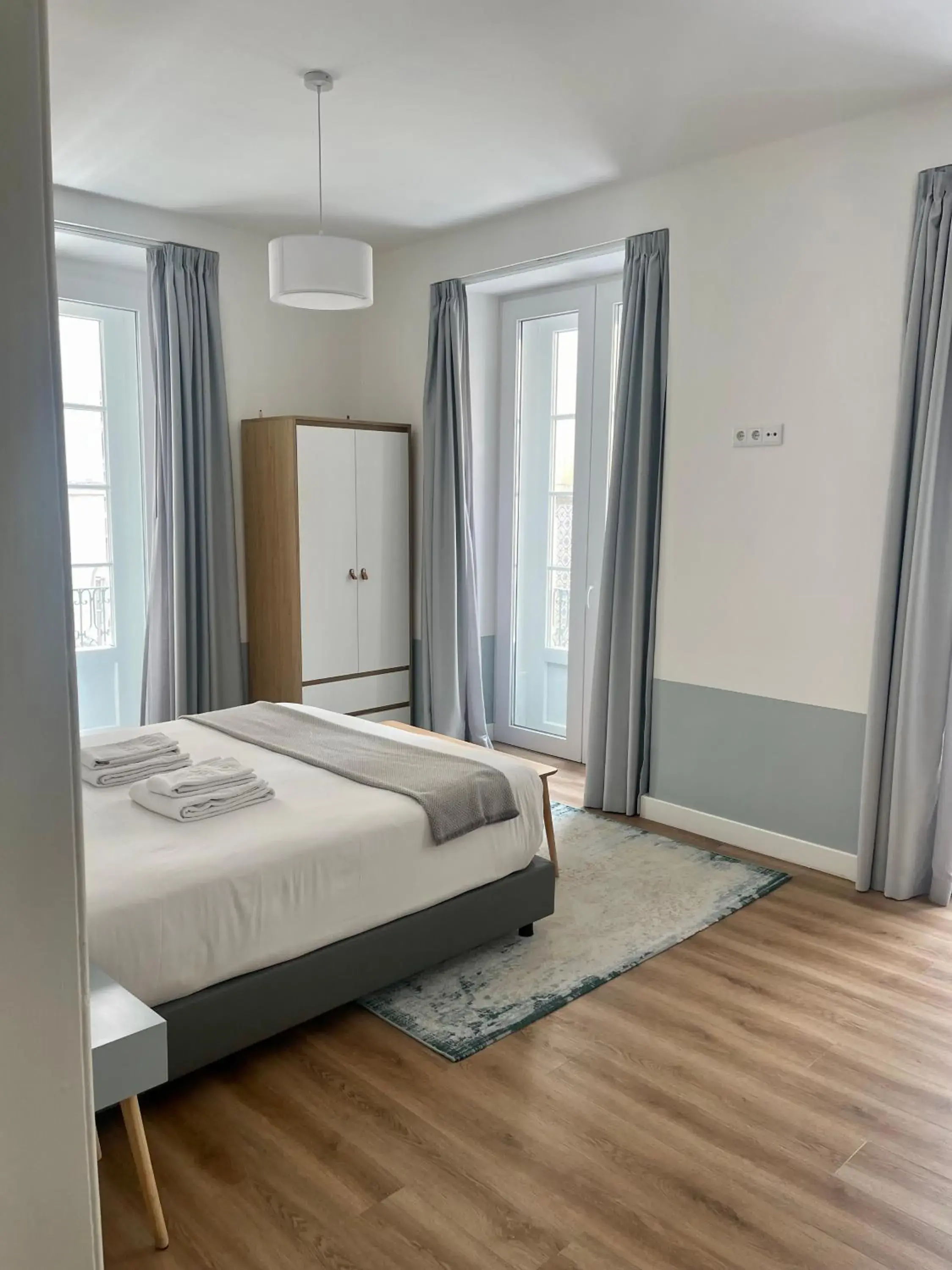 Two-Bedroom Deluxe Apartment in Lisbon Colours Bairro Alto Apartments Two-Bedroom Deluxe Apartment in Lisbon Colours Bairro Alto Apartments