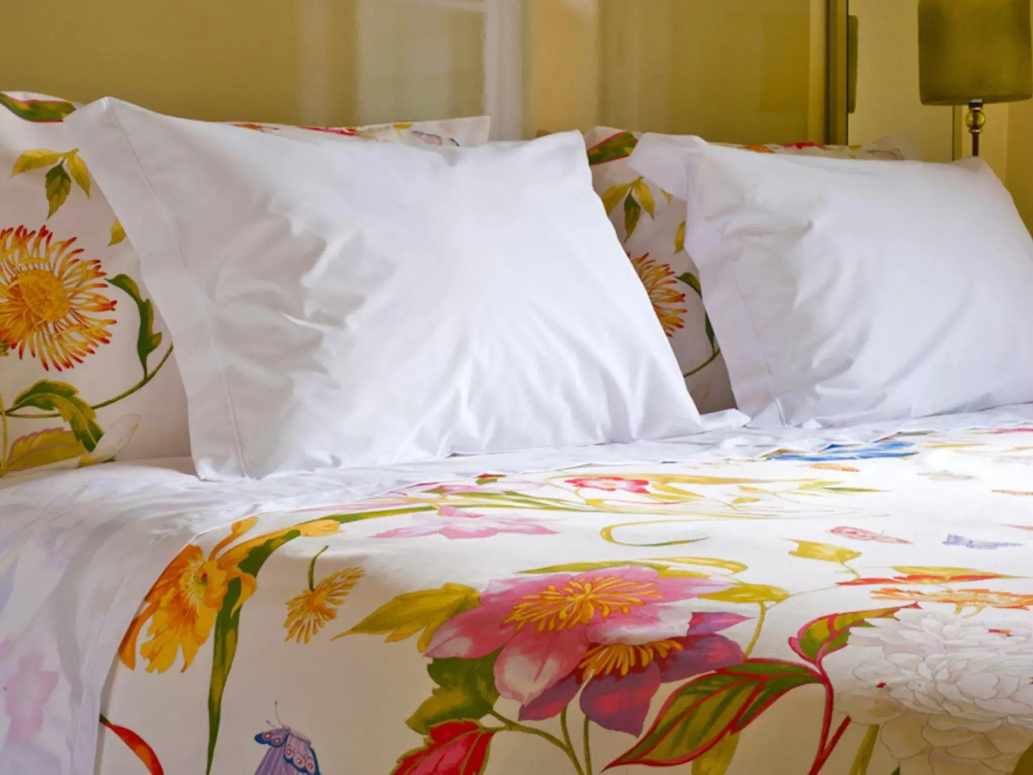 Bed in Lisbon Colours Bairro Alto Apartments Bed in Lisbon Colours Bairro Alto Apartments