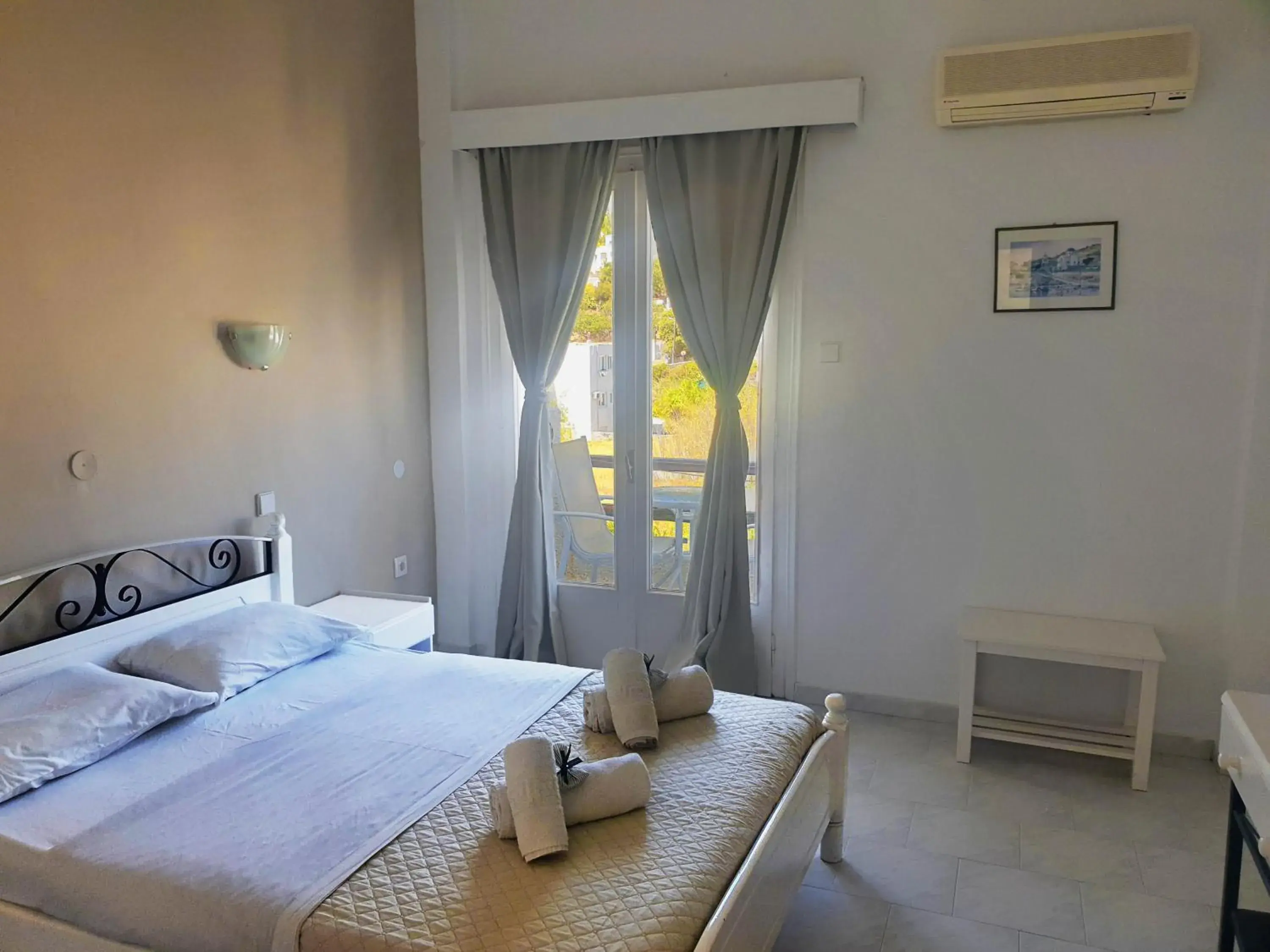 Standard Double or Twin Room with Balcony in Syros Holidays Standard Double or Twin Room with Balcony in Syros Holidays