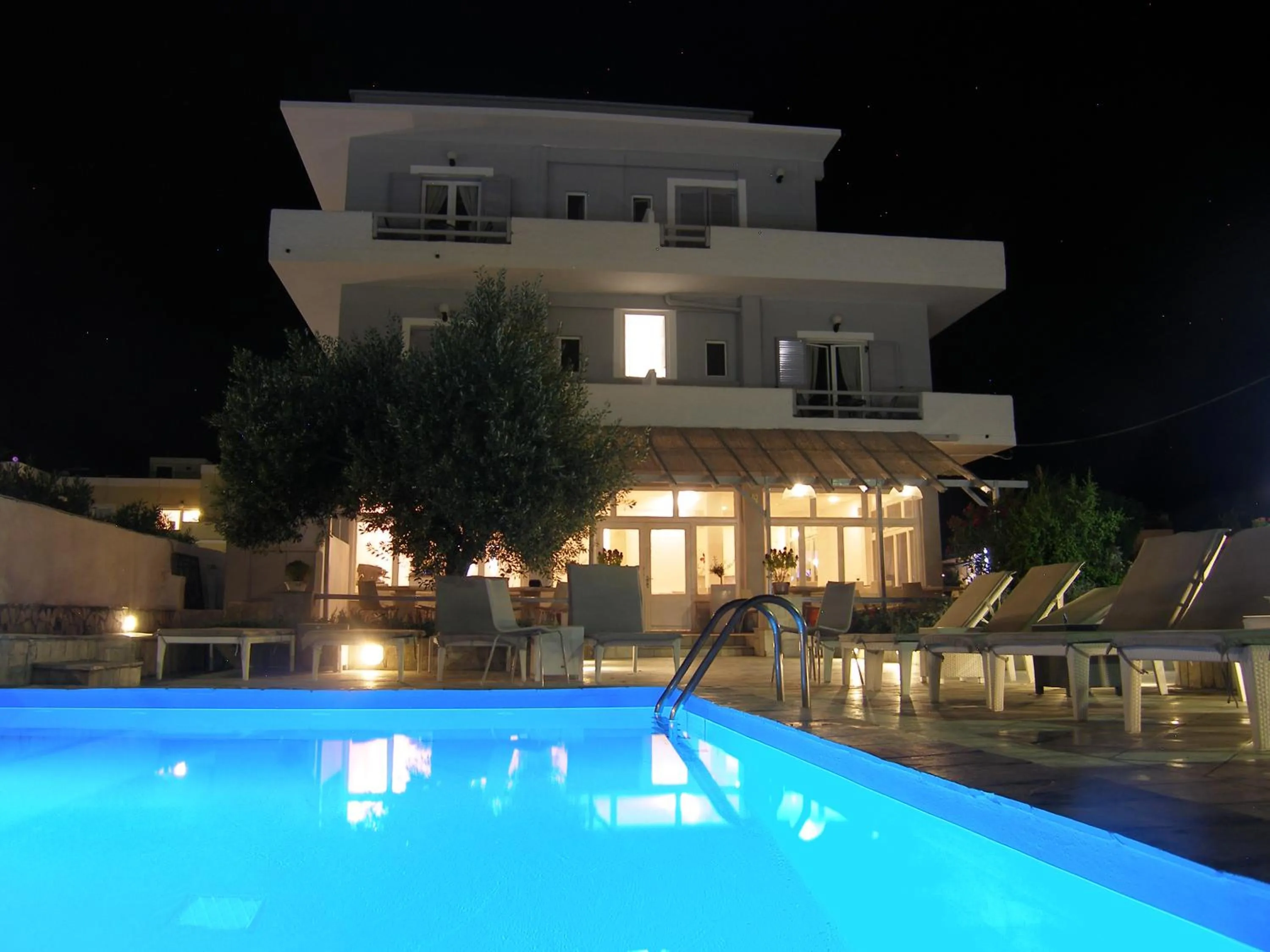 Property building in Syros Holidays