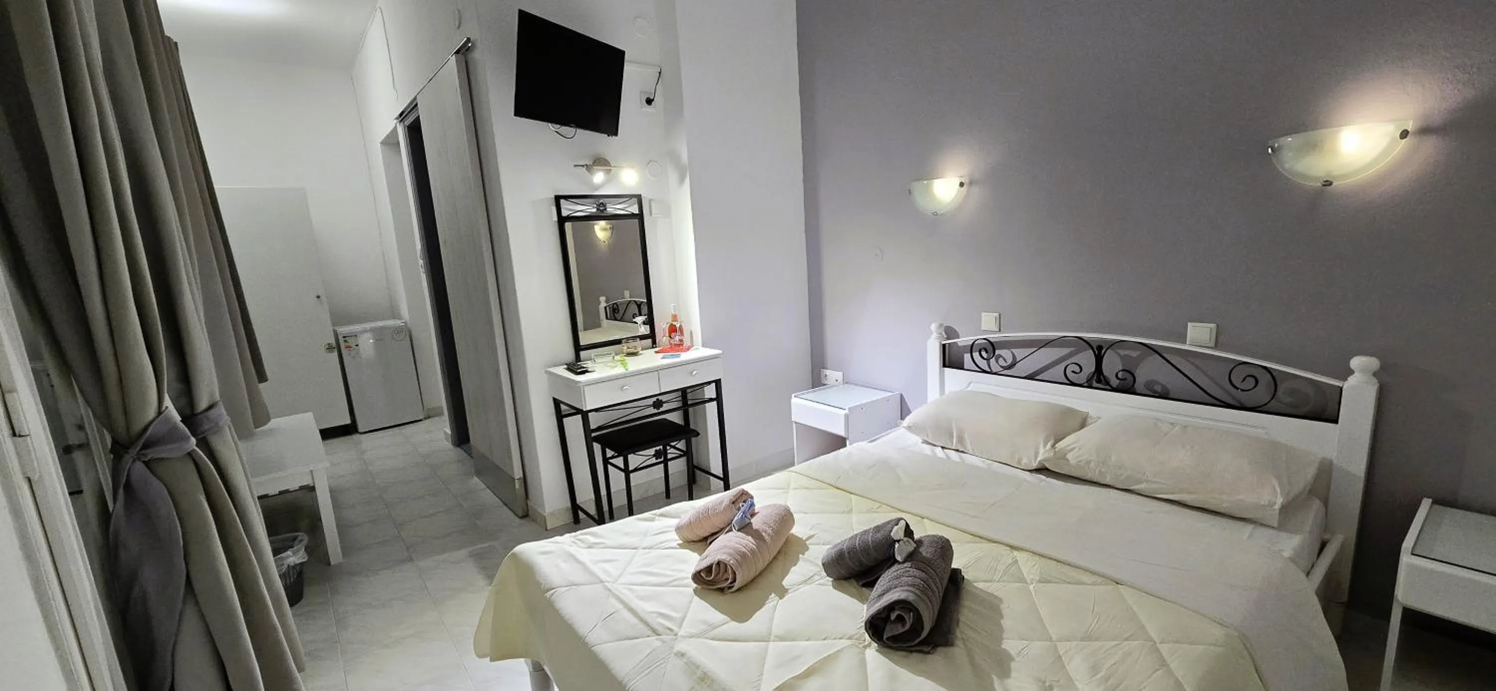 Bed in Syros Holidays