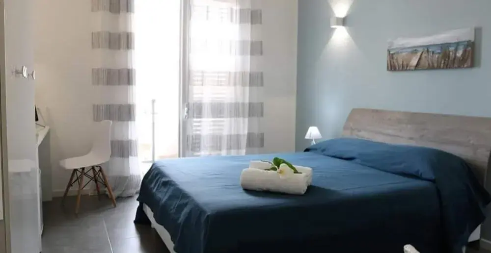 Deluxe Double Room with Balcony and Sea View in B&B Al Porticciolo Deluxe Double Room with Balcony and Sea View in B&B Al Porticciolo