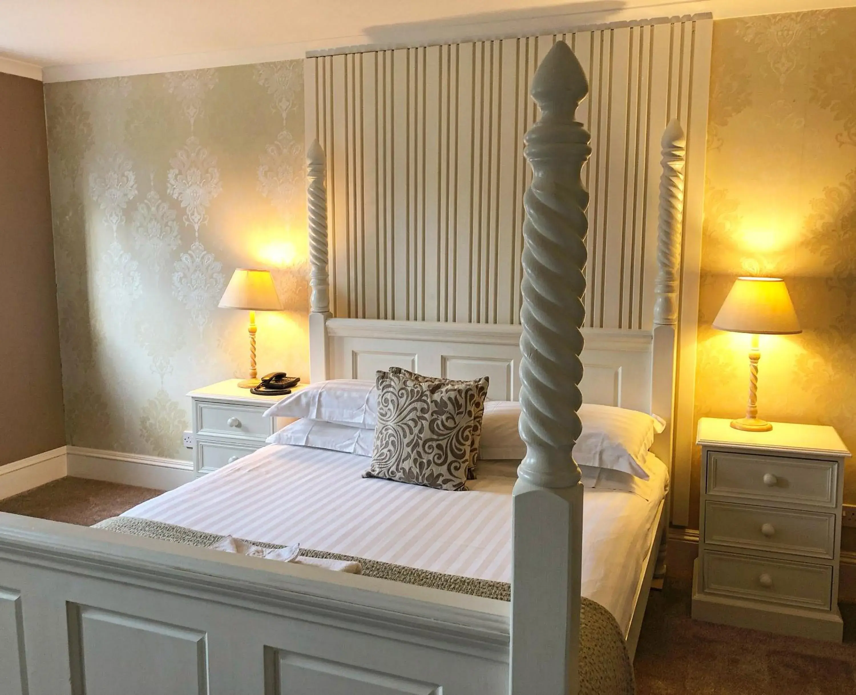 Four Poster Room - single occupancy in String Of Horses Four Poster Room - single occupancy in String Of Horses