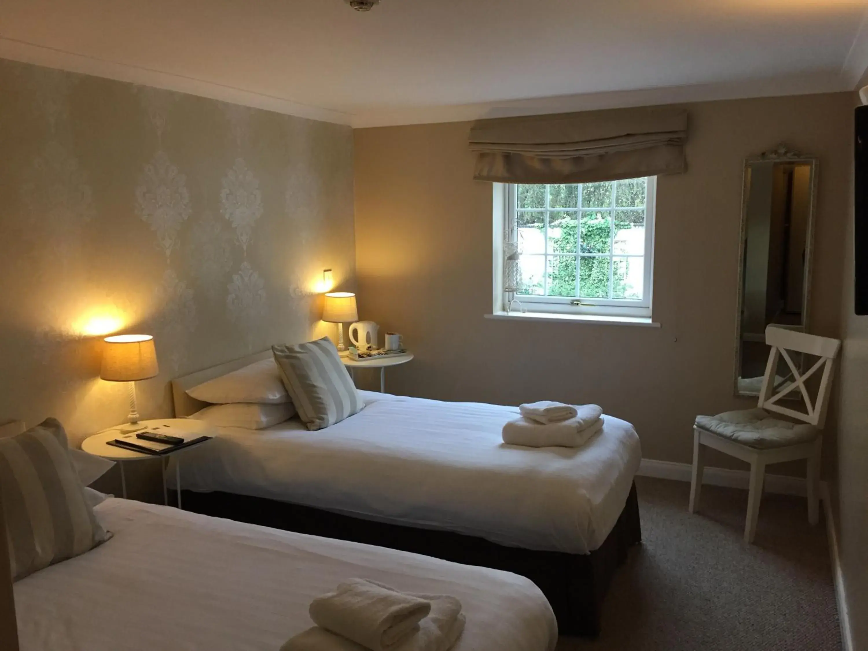 Twin Room - single occupancy in String Of Horses Twin Room - single occupancy in String Of Horses