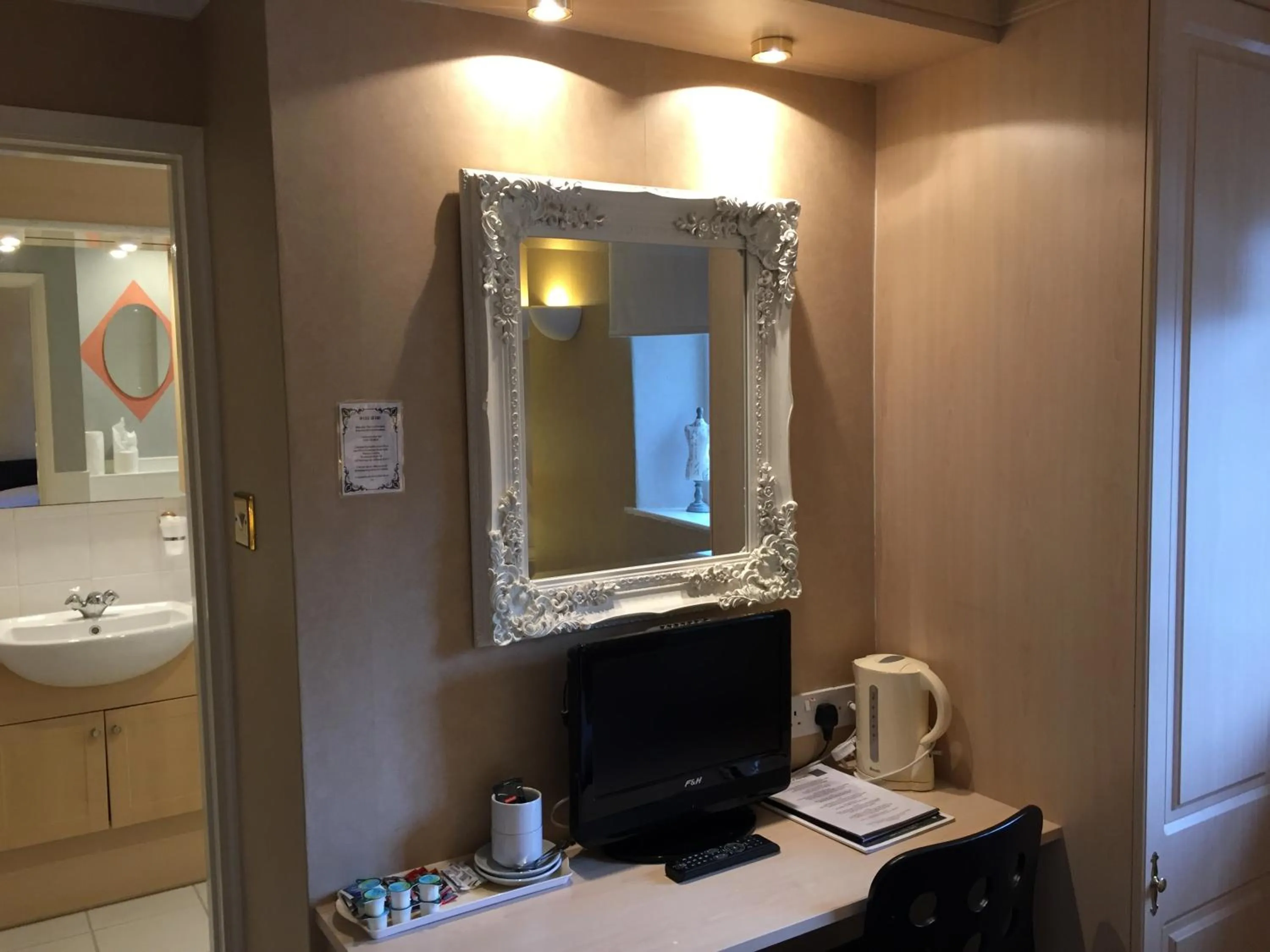 Coffee/tea facilities in String Of Horses