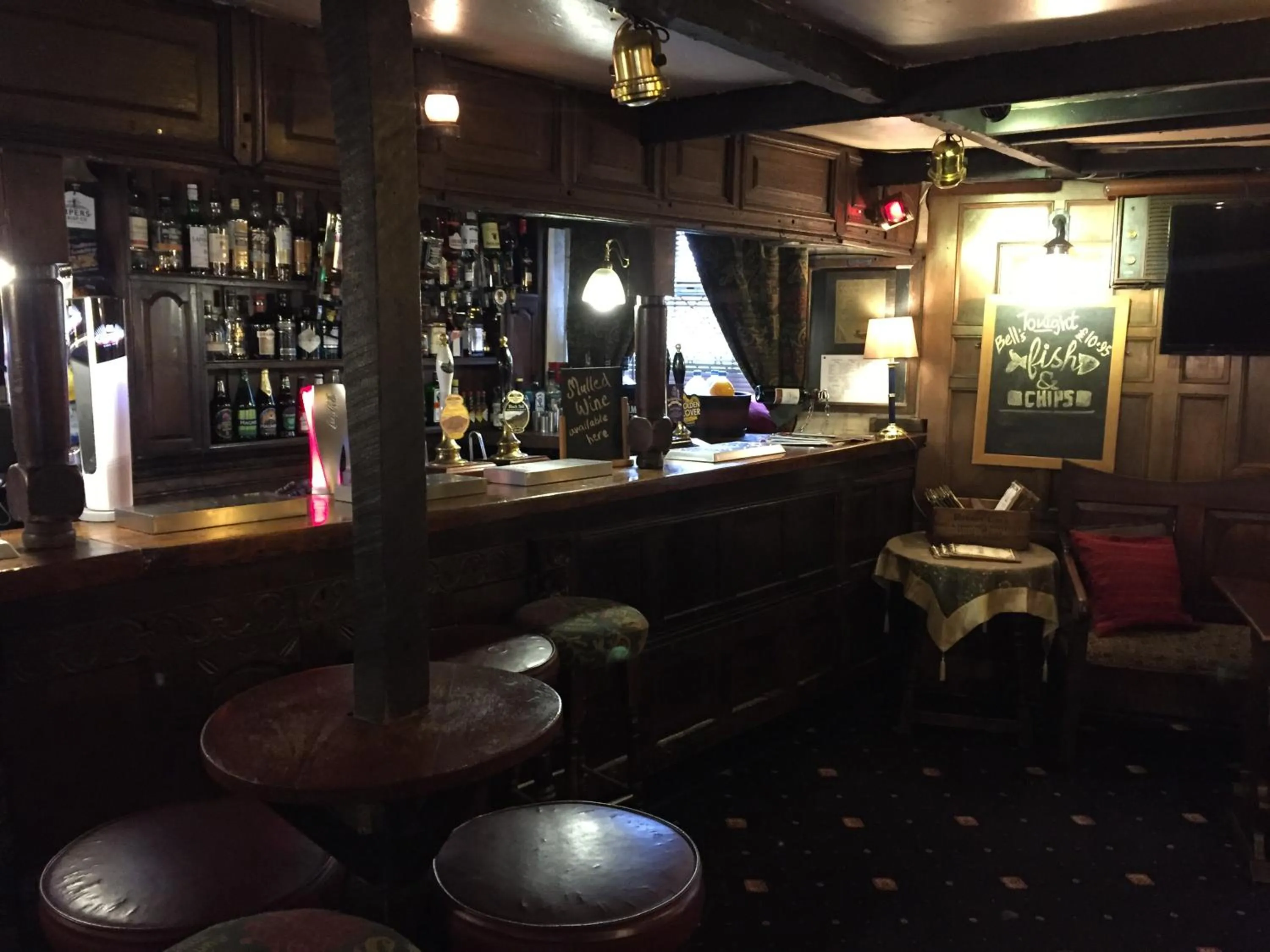 Lounge or bar in String Of Horses