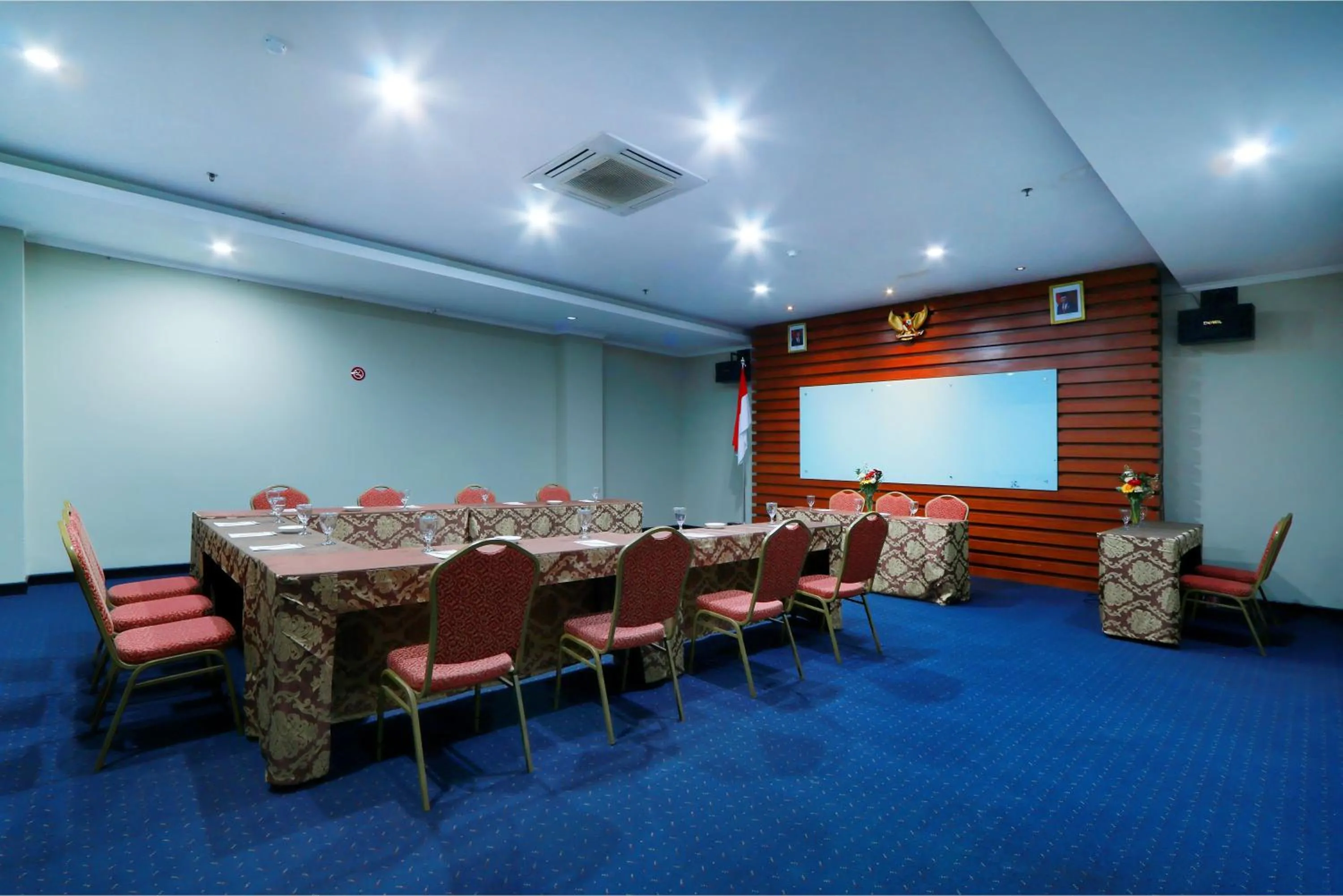 Meeting/conference room in Hotel Dafam Pekalongan