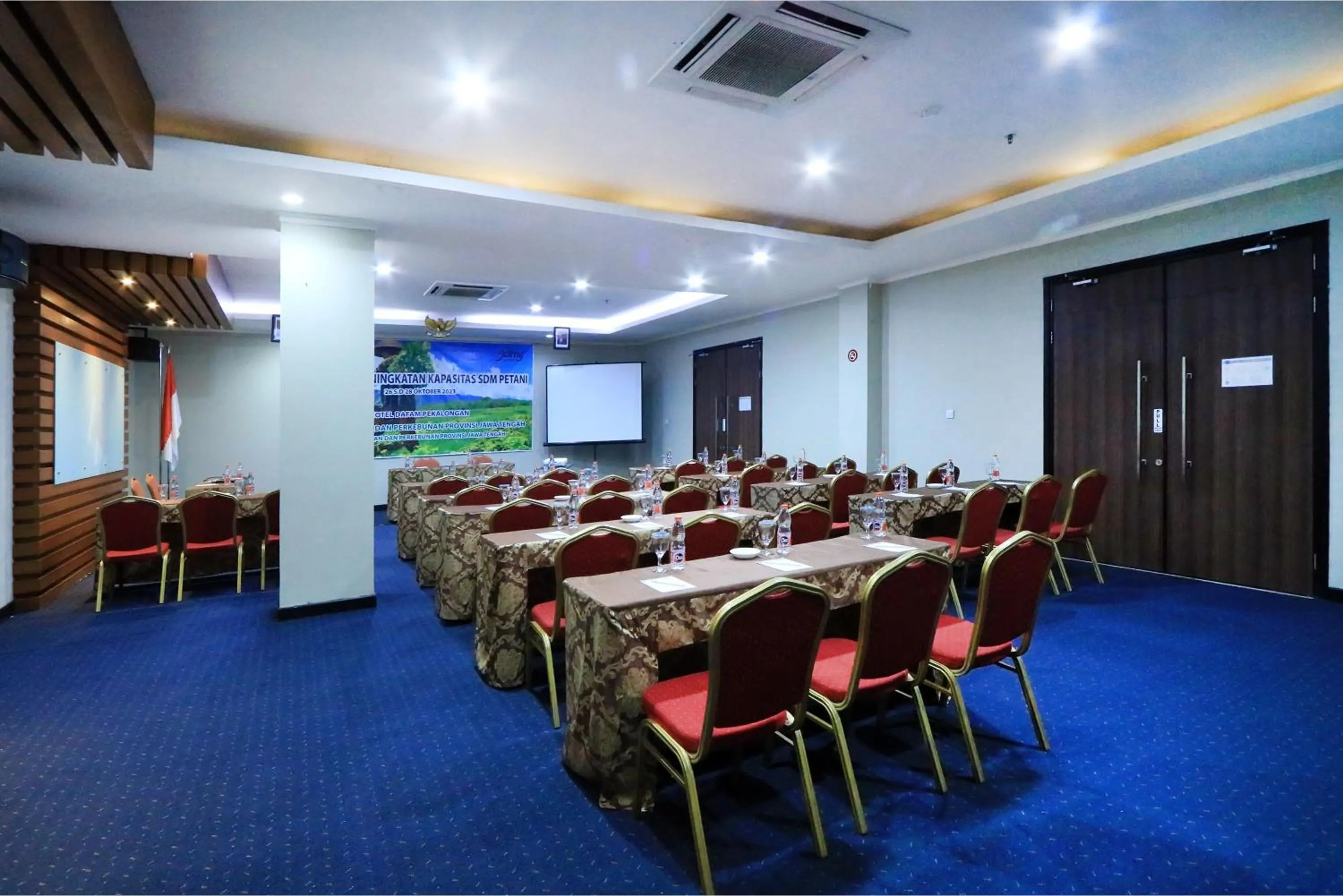 Meeting/conference room in Hotel Dafam Pekalongan