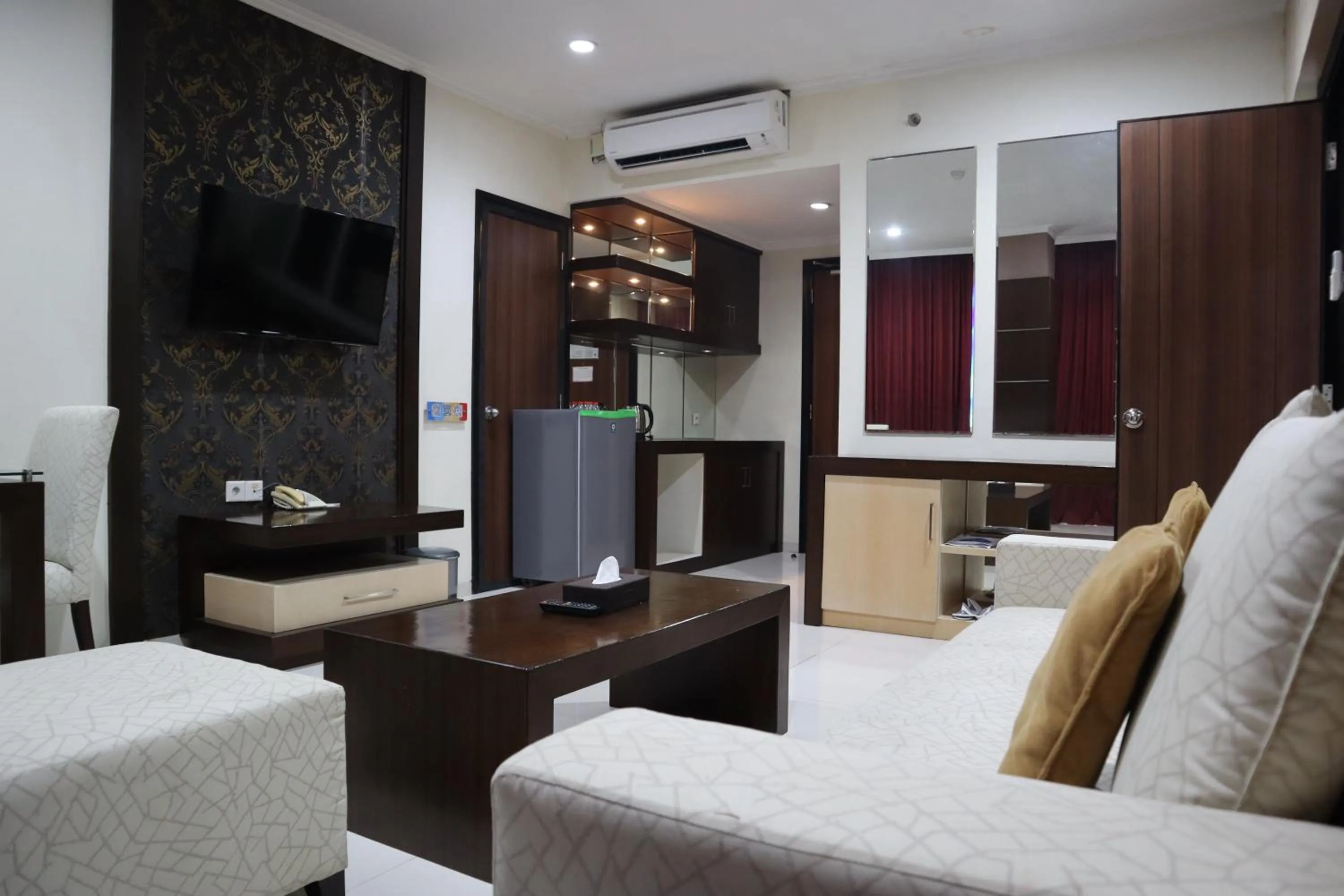 TV and multimedia, Bed in Hotel Dafam Pekalongan