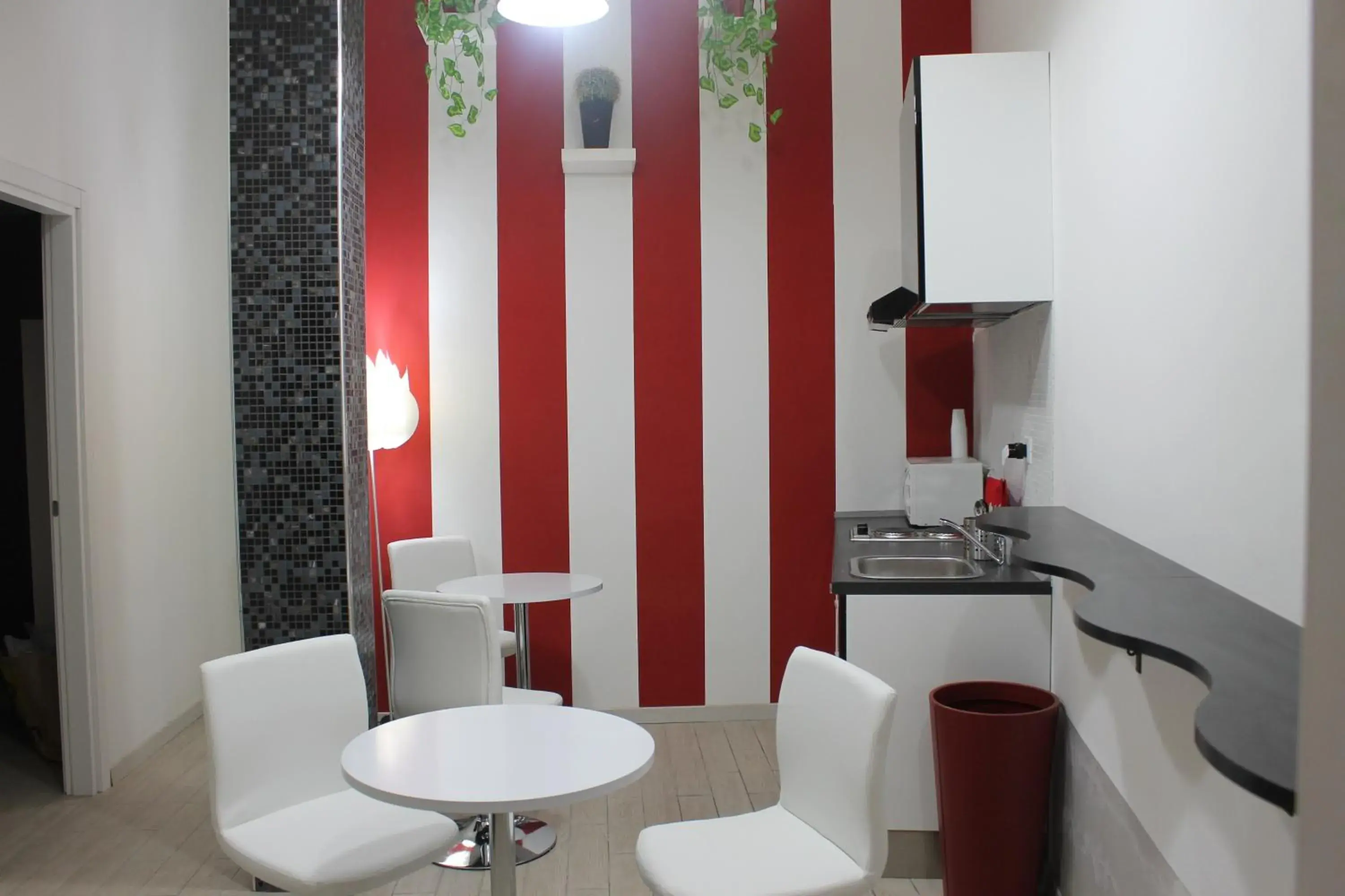 Restaurant/places to eat in Central Hostel Milano Restaurant/places to eat in Central Hostel Milano