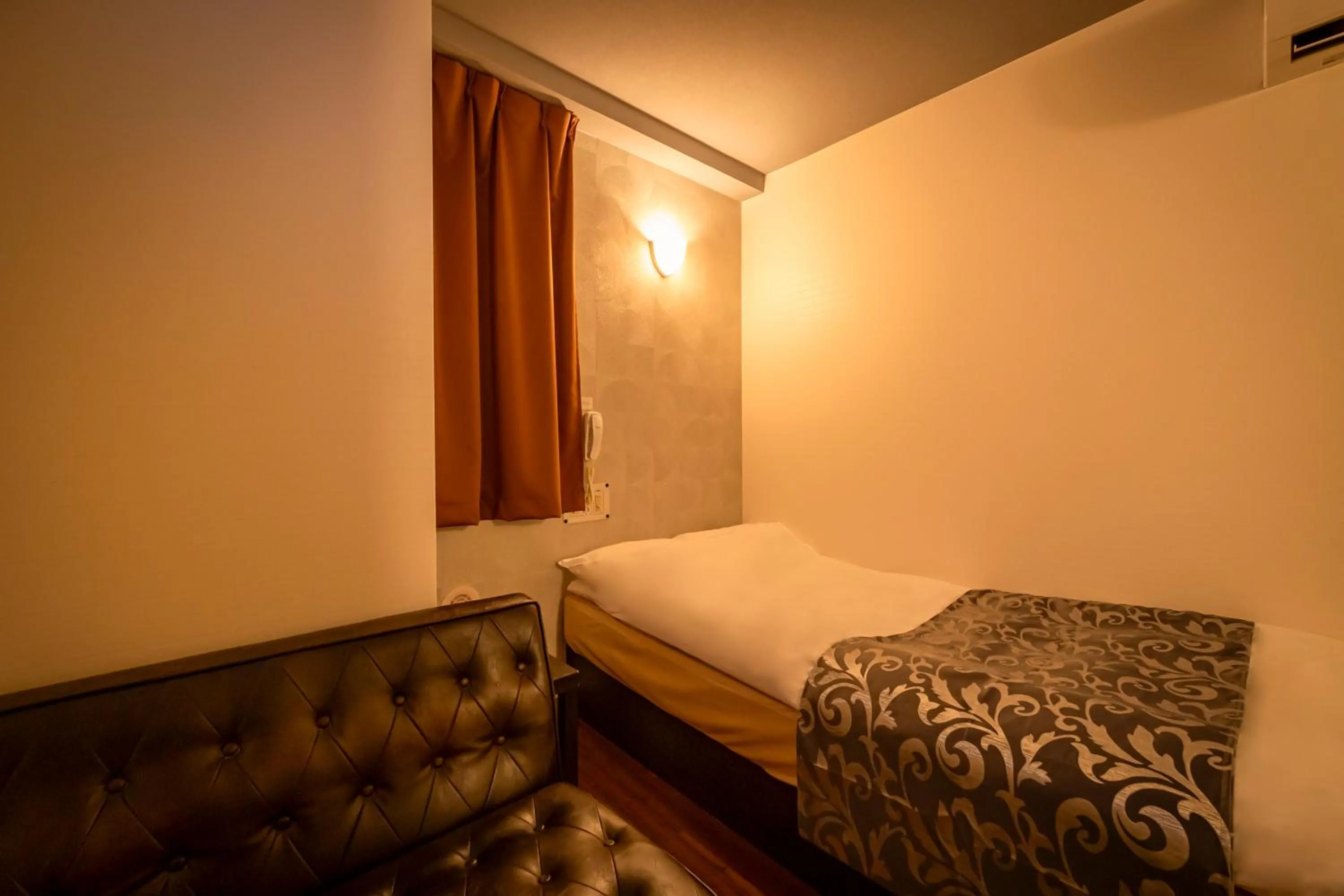 Photo of the whole room, Bed in Hotel Peace (Adult Only)