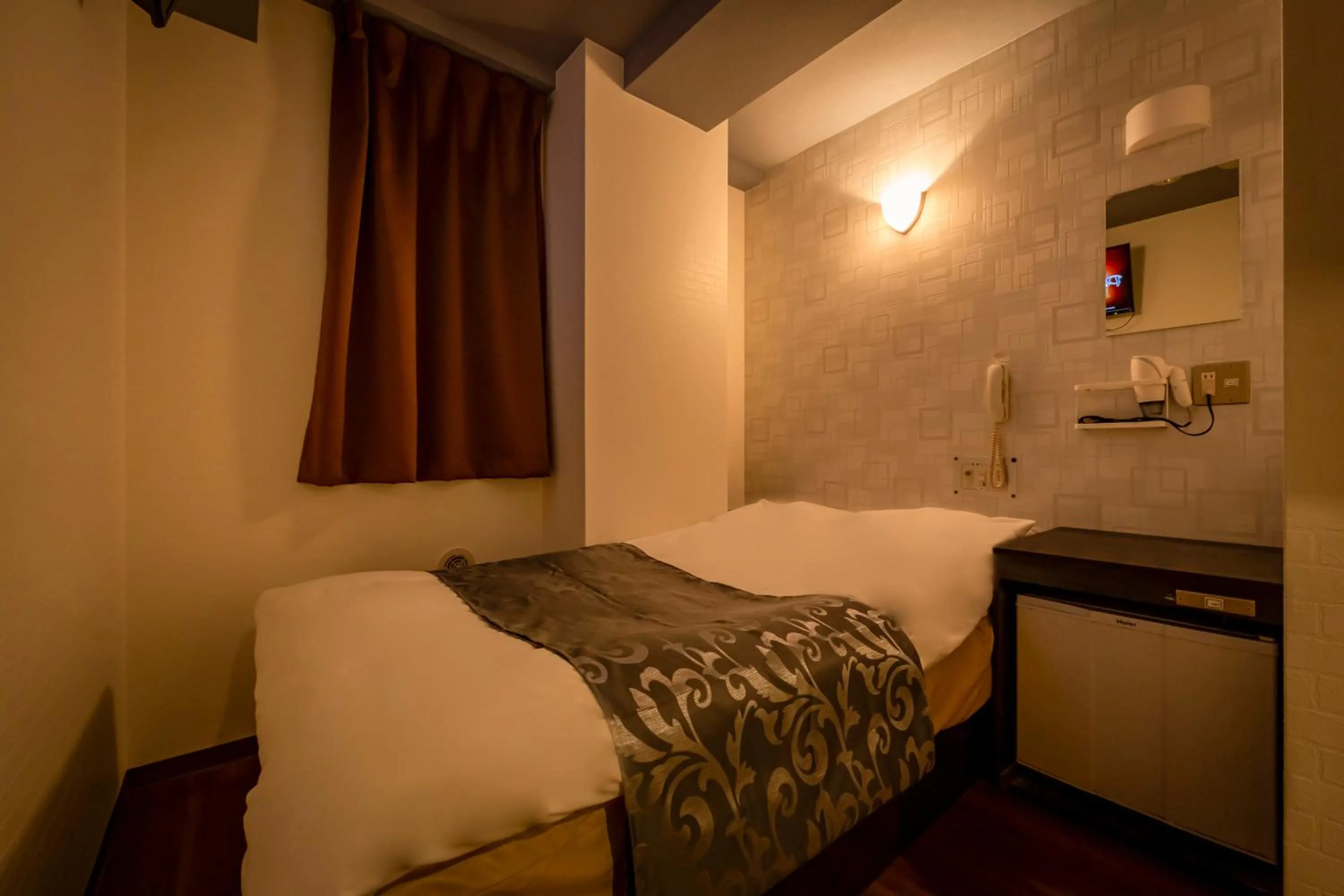 Photo of the whole room, Bed in Hotel Peace (Adult Only)