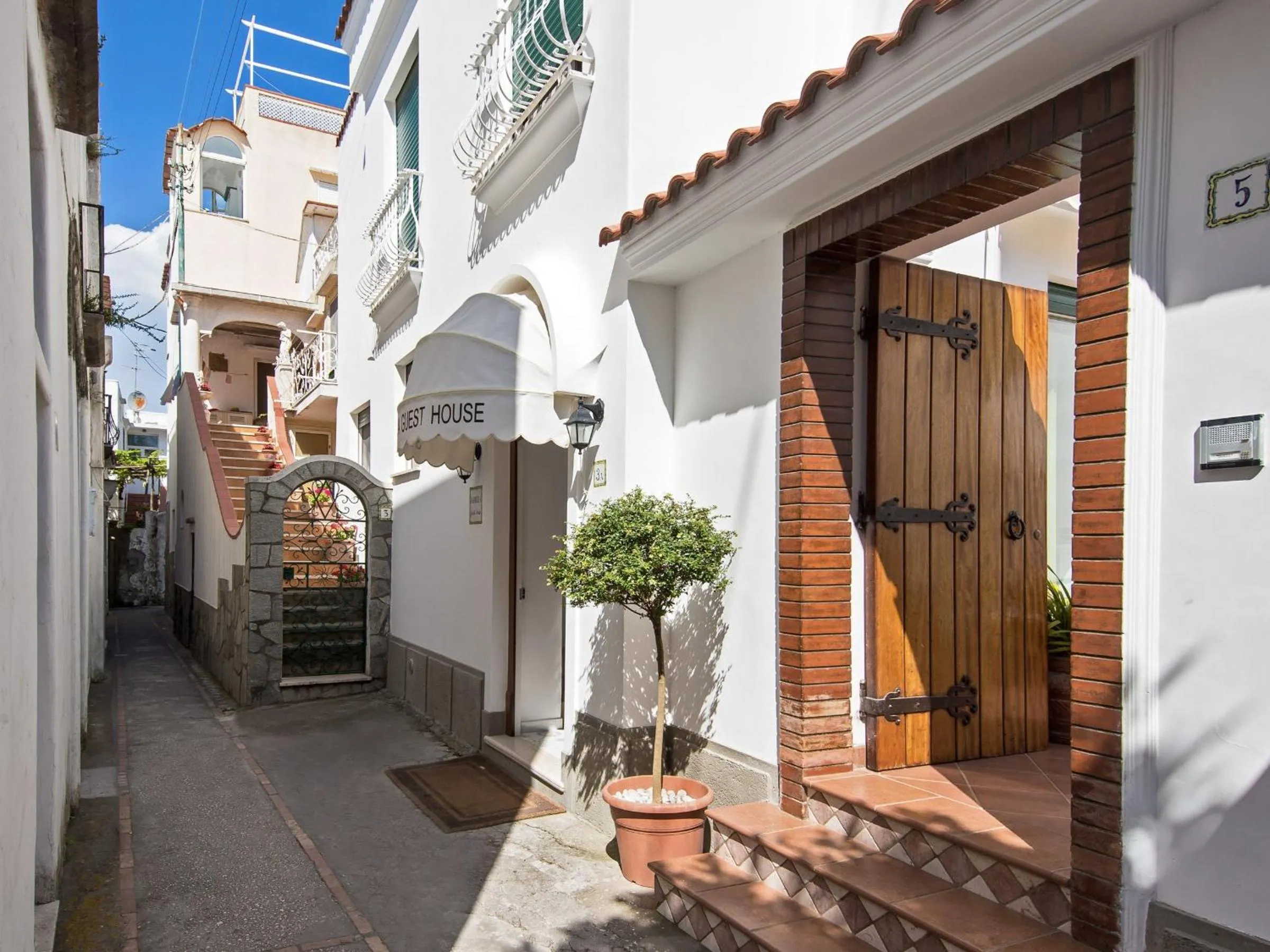 Property building in San Nicola Guest House