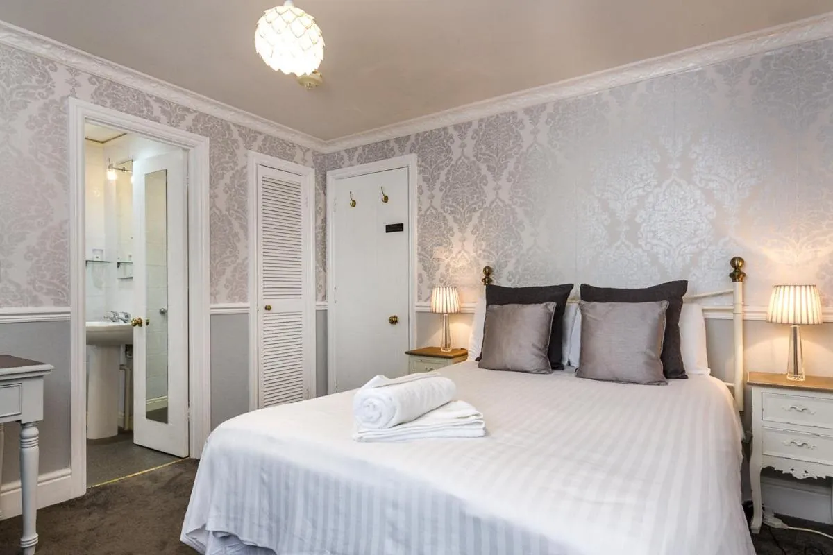 Bedroom, Bed in Lincoln House Private Hotel