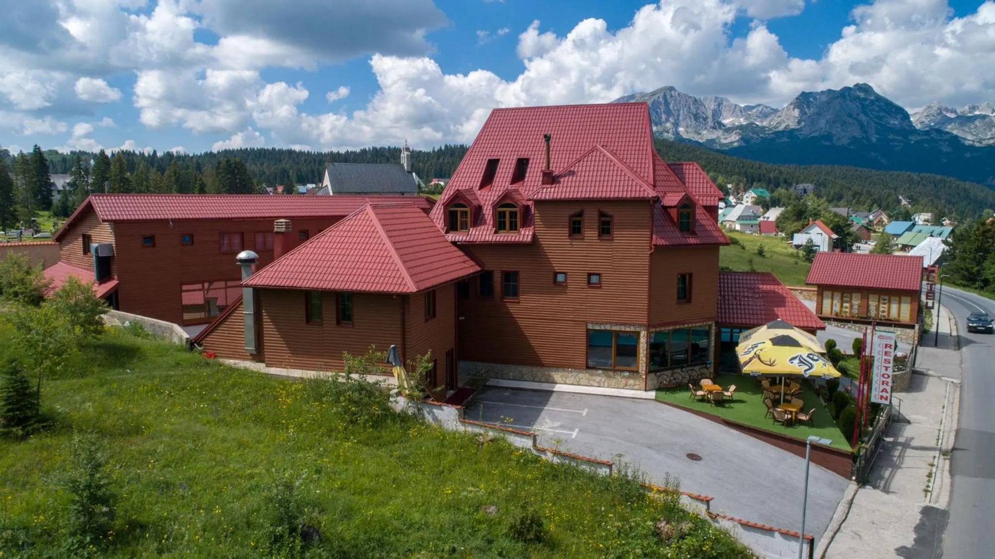 Neighbourhood in Ski Hotel