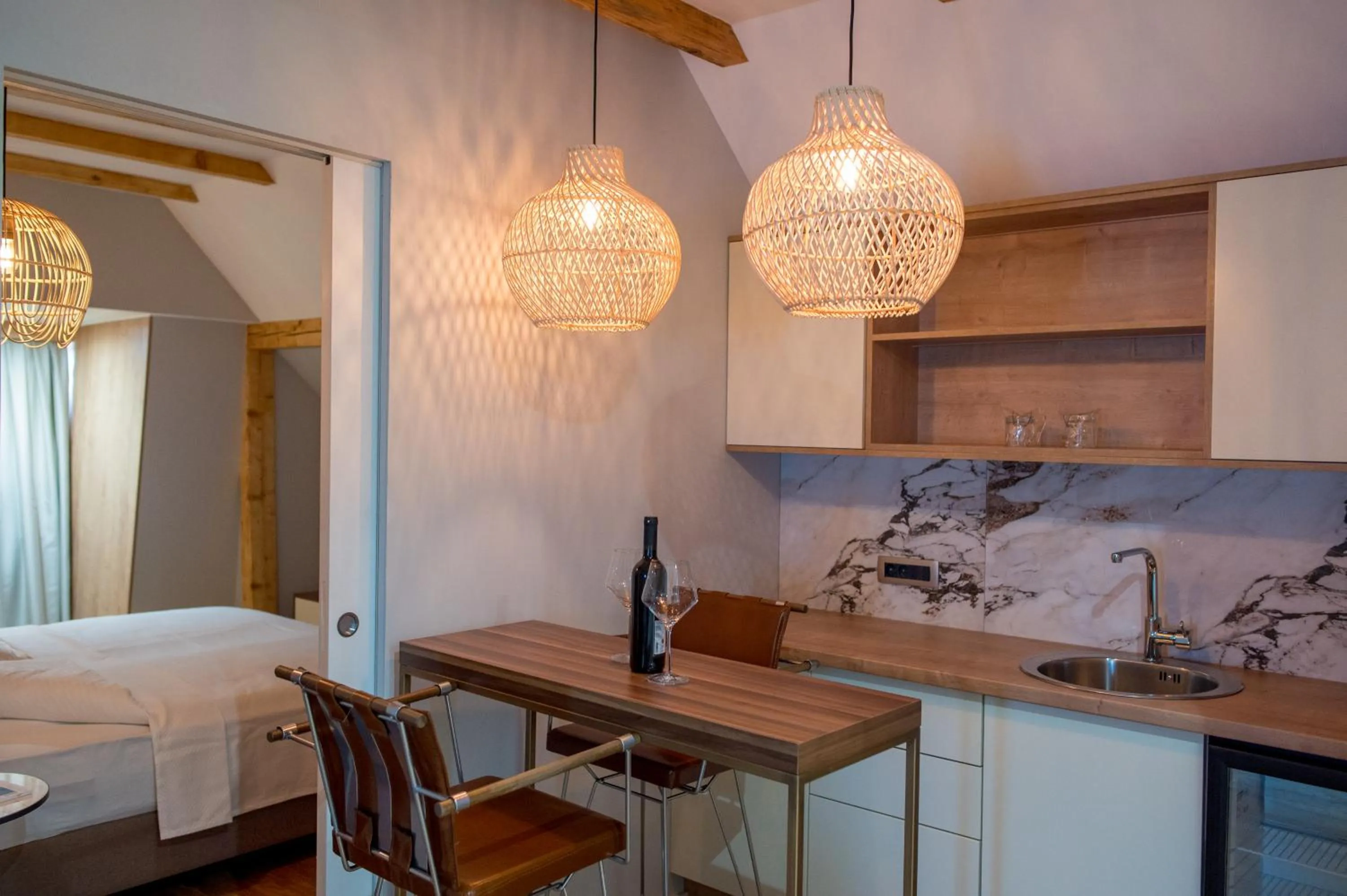 Communal kitchen, Bed in Ski Hotel