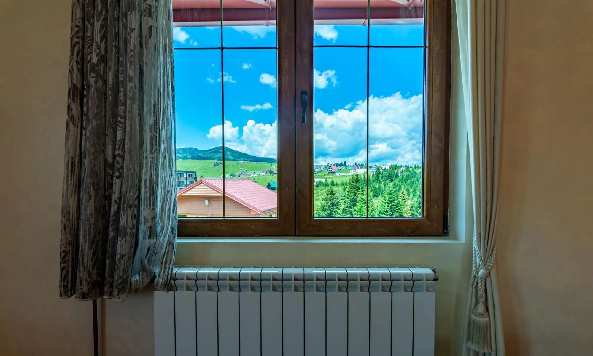 Mountain view in Ski Hotel