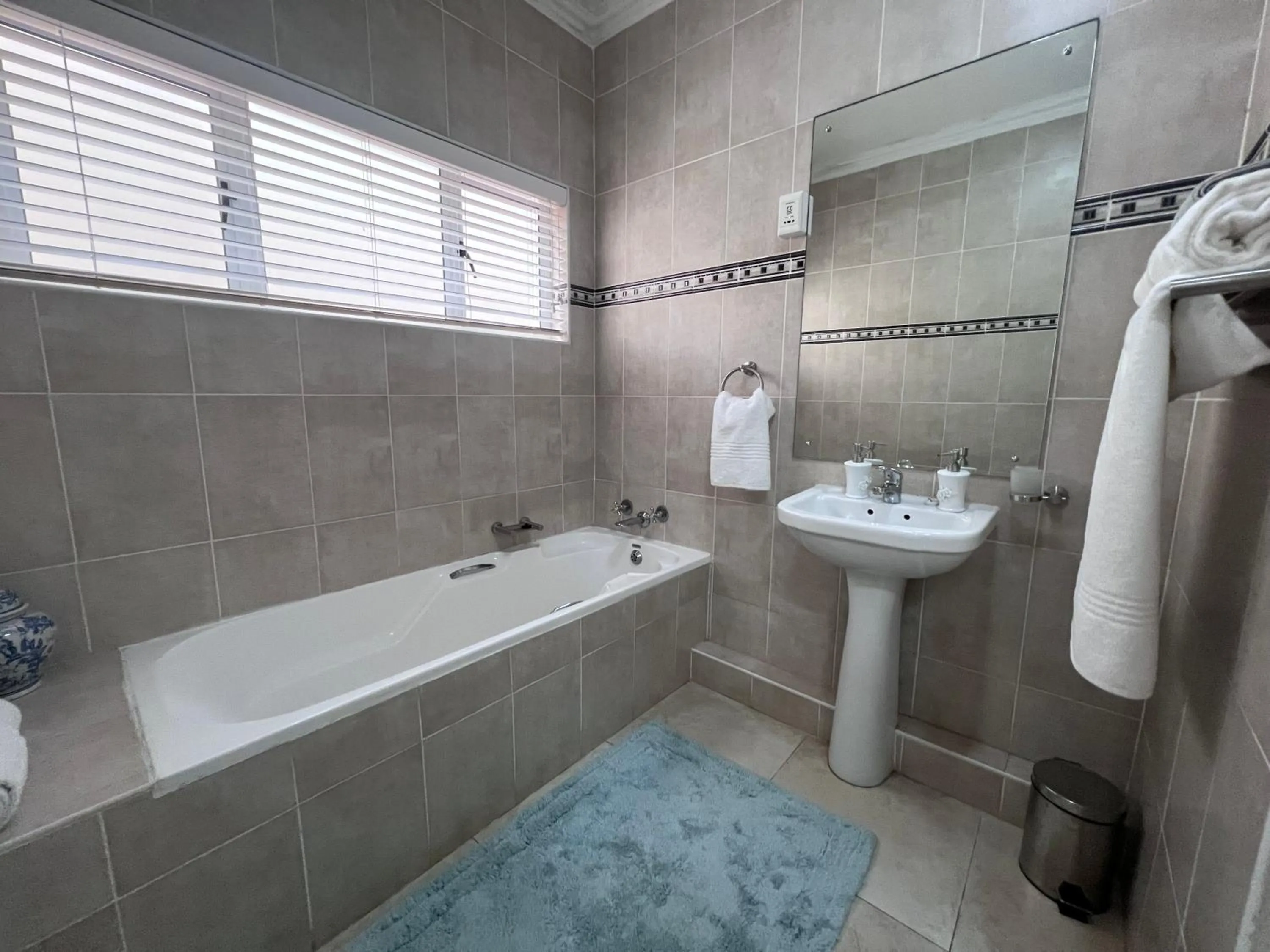 Bathroom in Seaview Manor Exquisite Bed & Breakfast