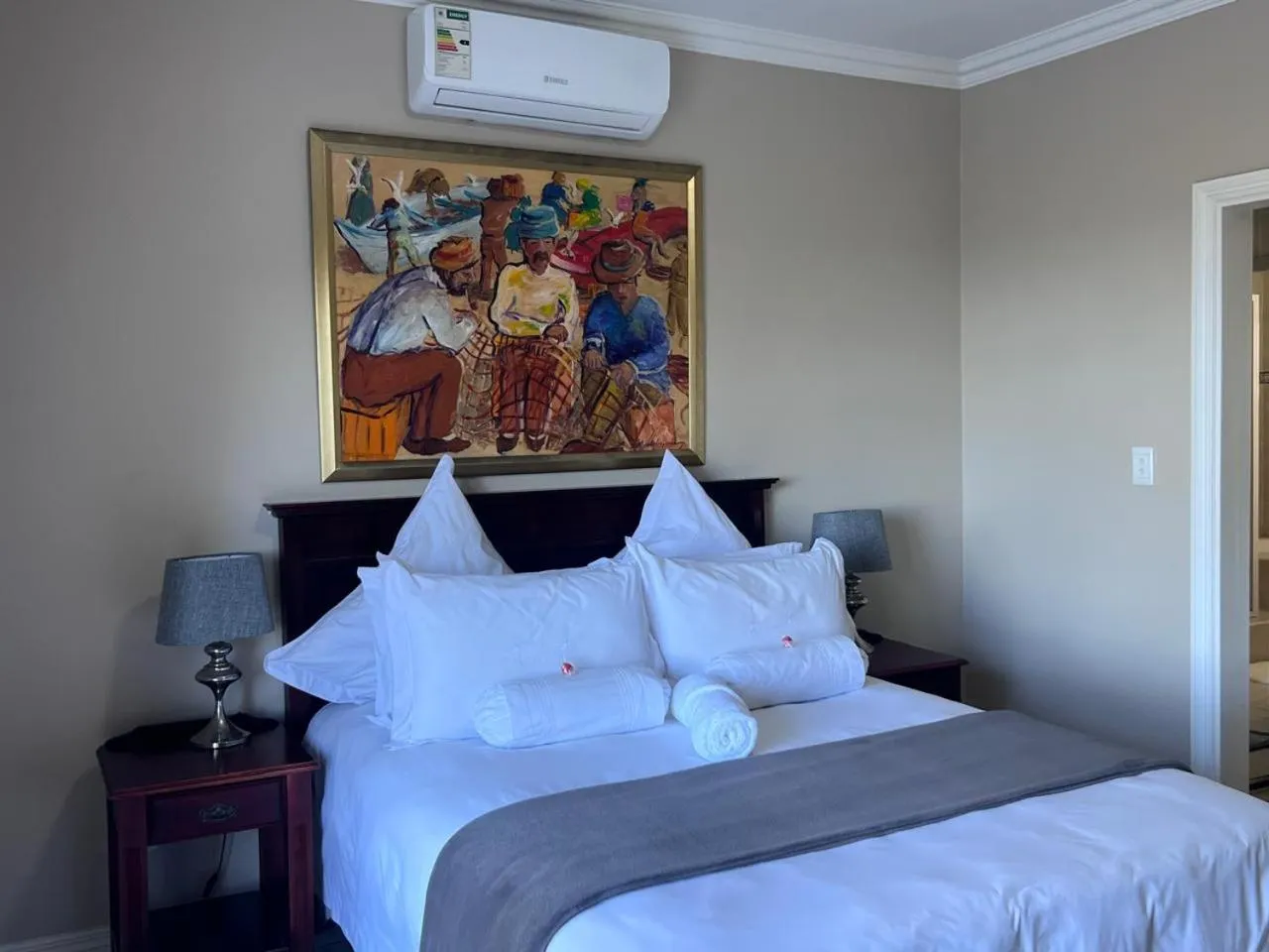 Bed in Seaview Manor Exquisite Bed & Breakfast