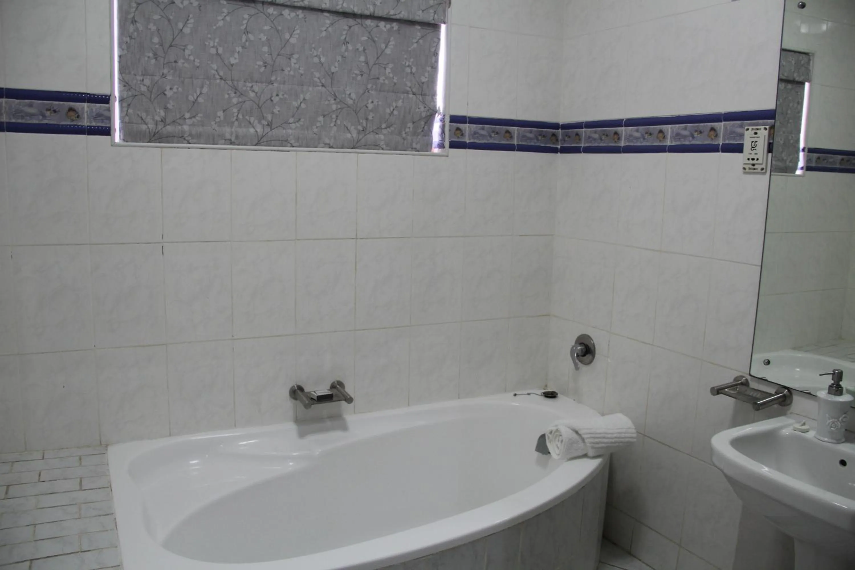 Shower in Seaview Manor Exquisite Bed & Breakfast