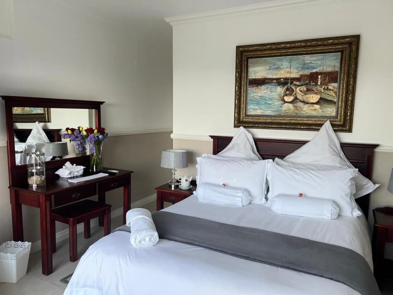 Bed in Seaview Manor Exquisite Bed & Breakfast