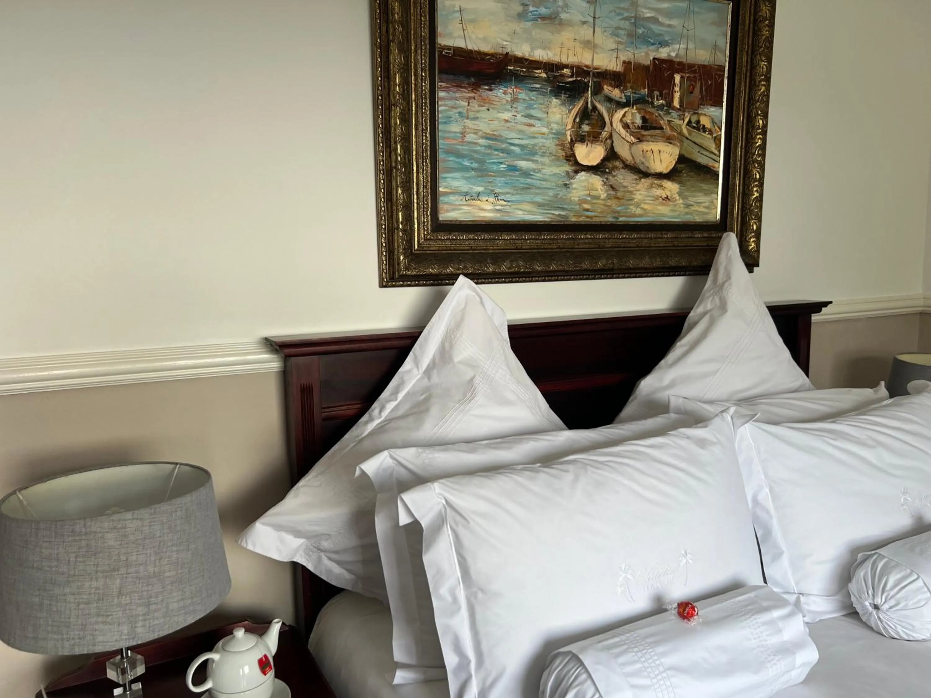 Decorative detail, Bed in Seaview Manor Exquisite Bed & Breakfast