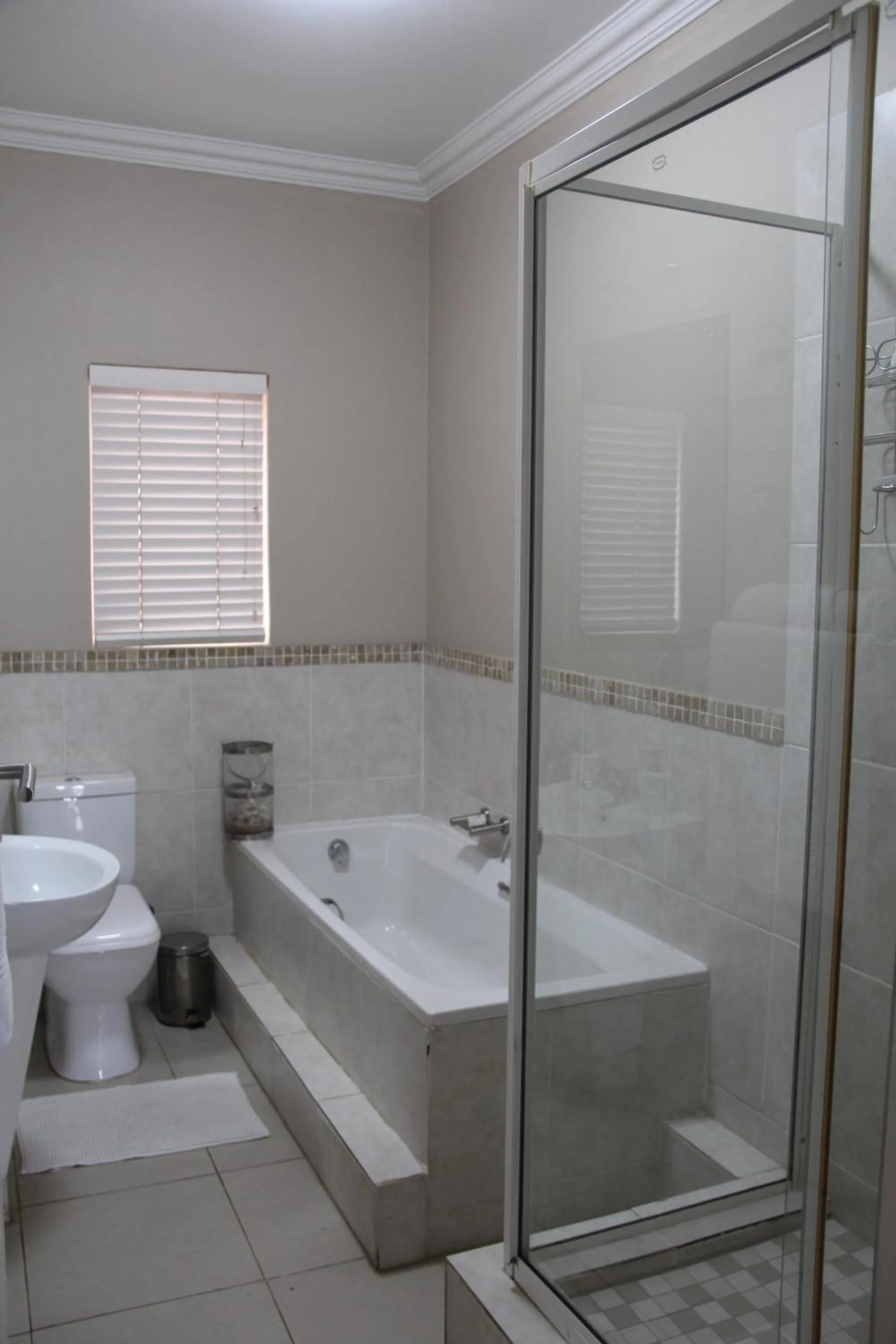 Bathroom in Seaview Manor Exquisite Bed & Breakfast