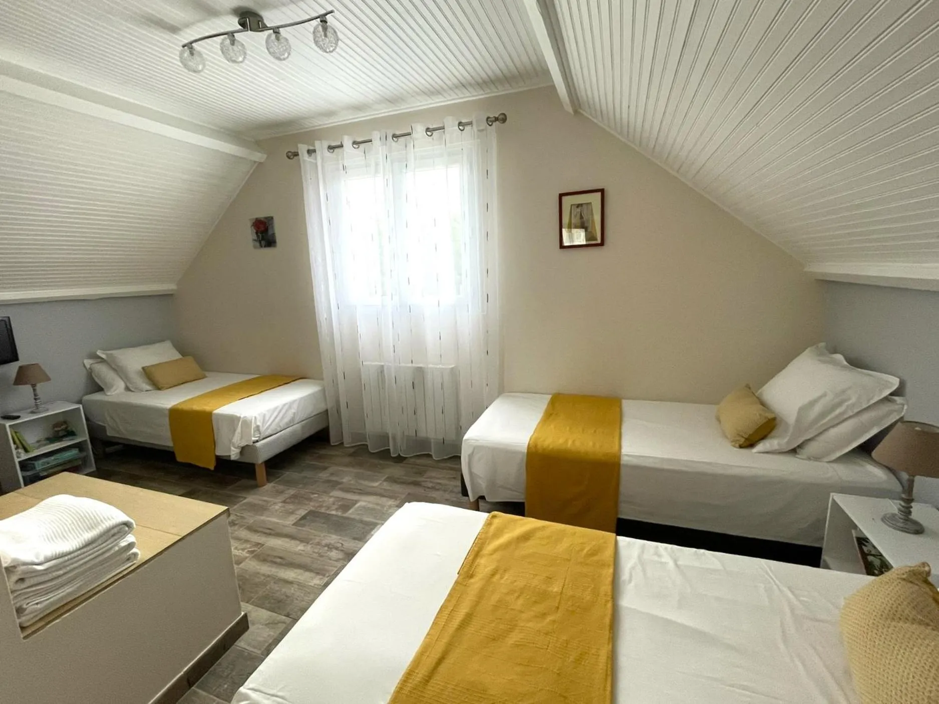 Photo of the whole room in Au Nom des Dames, Maison et Table d'Hôtes, près de Chenonceau et du Zoo de Beauval